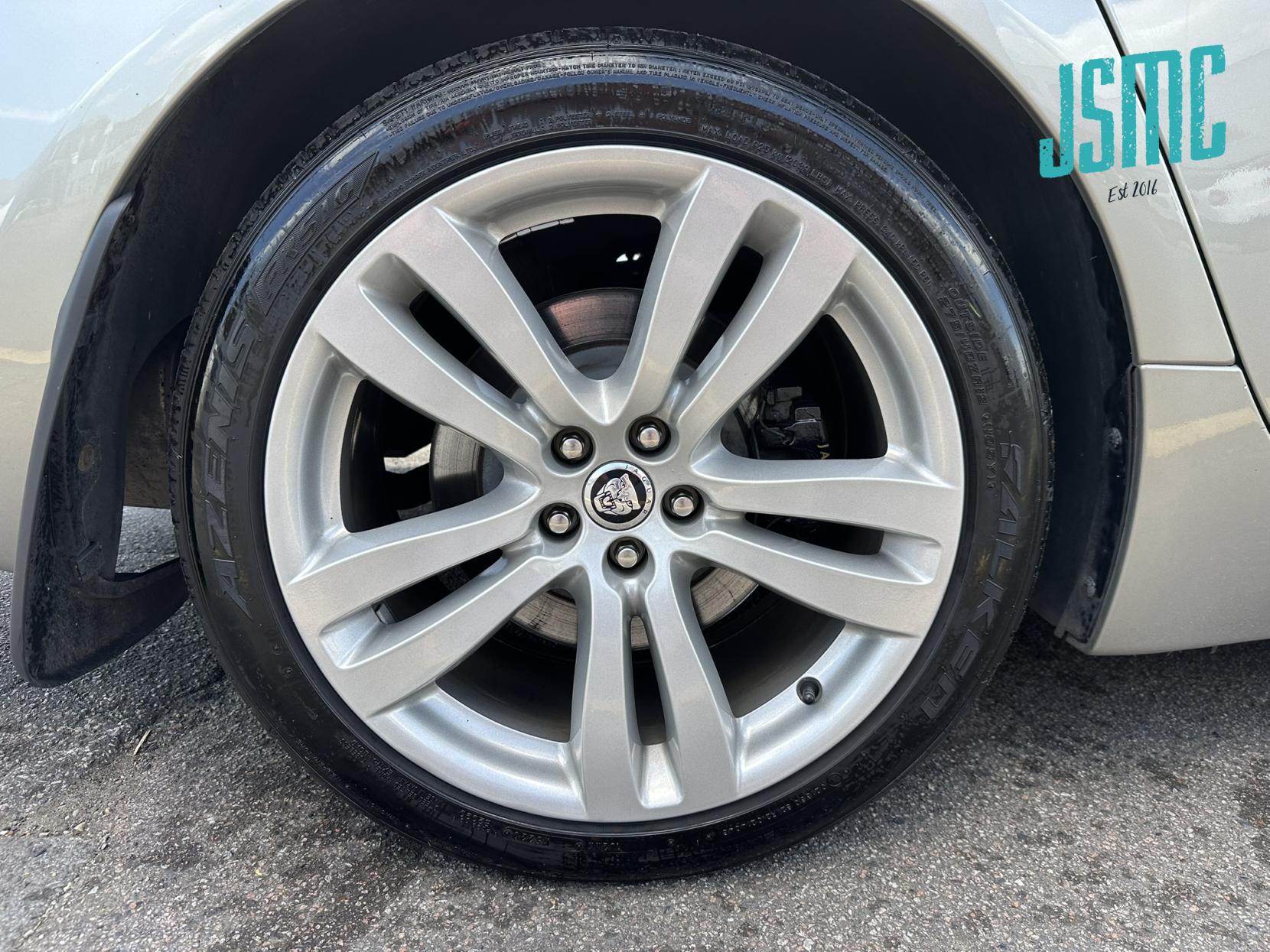 Jaguar XJ 3.0d V6 Premium Luxury Saloon 4dr Diesel Auto Euro 5 (275 ps)