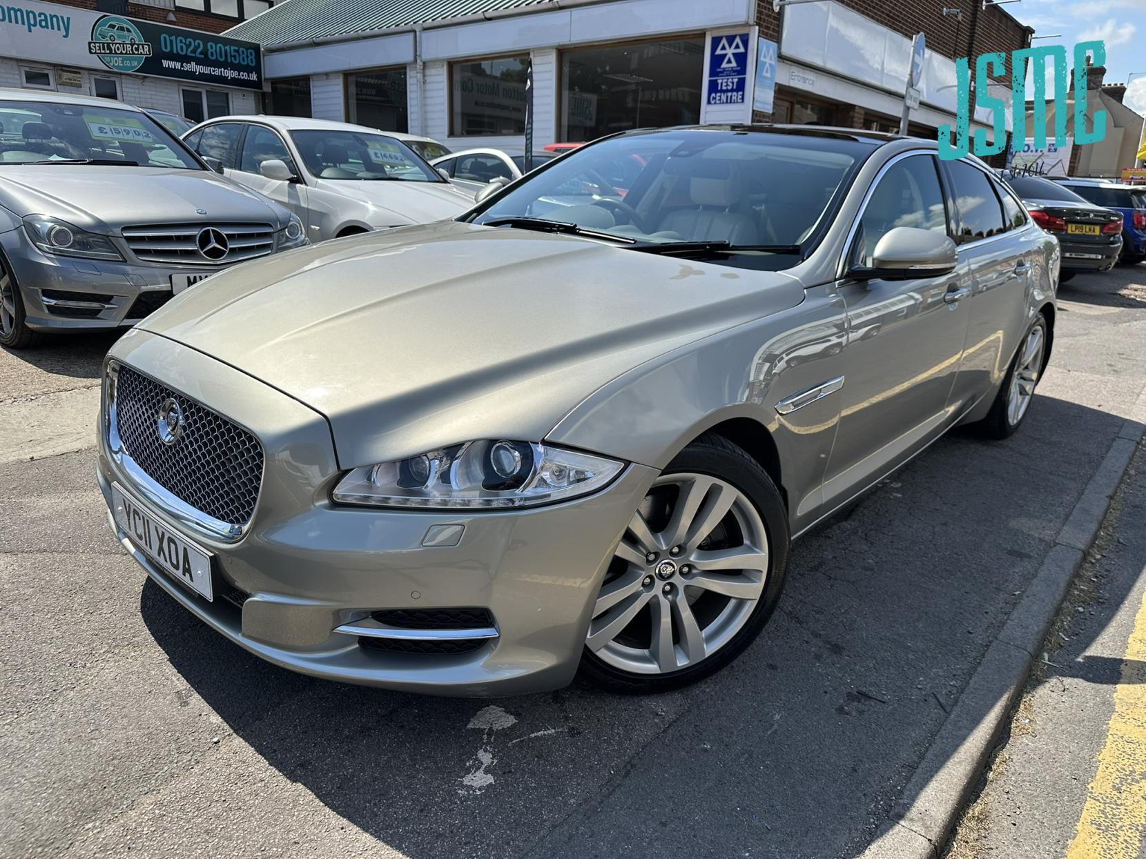 Jaguar XJ 3.0d V6 Premium Luxury Saloon 4dr Diesel Auto Euro 5 (275 ps)