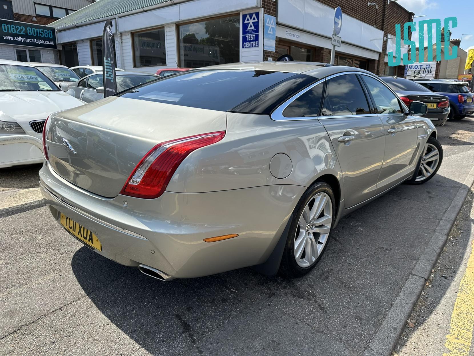 Jaguar XJ 3.0d V6 Premium Luxury Saloon 4dr Diesel Auto Euro 5 (275 ps)