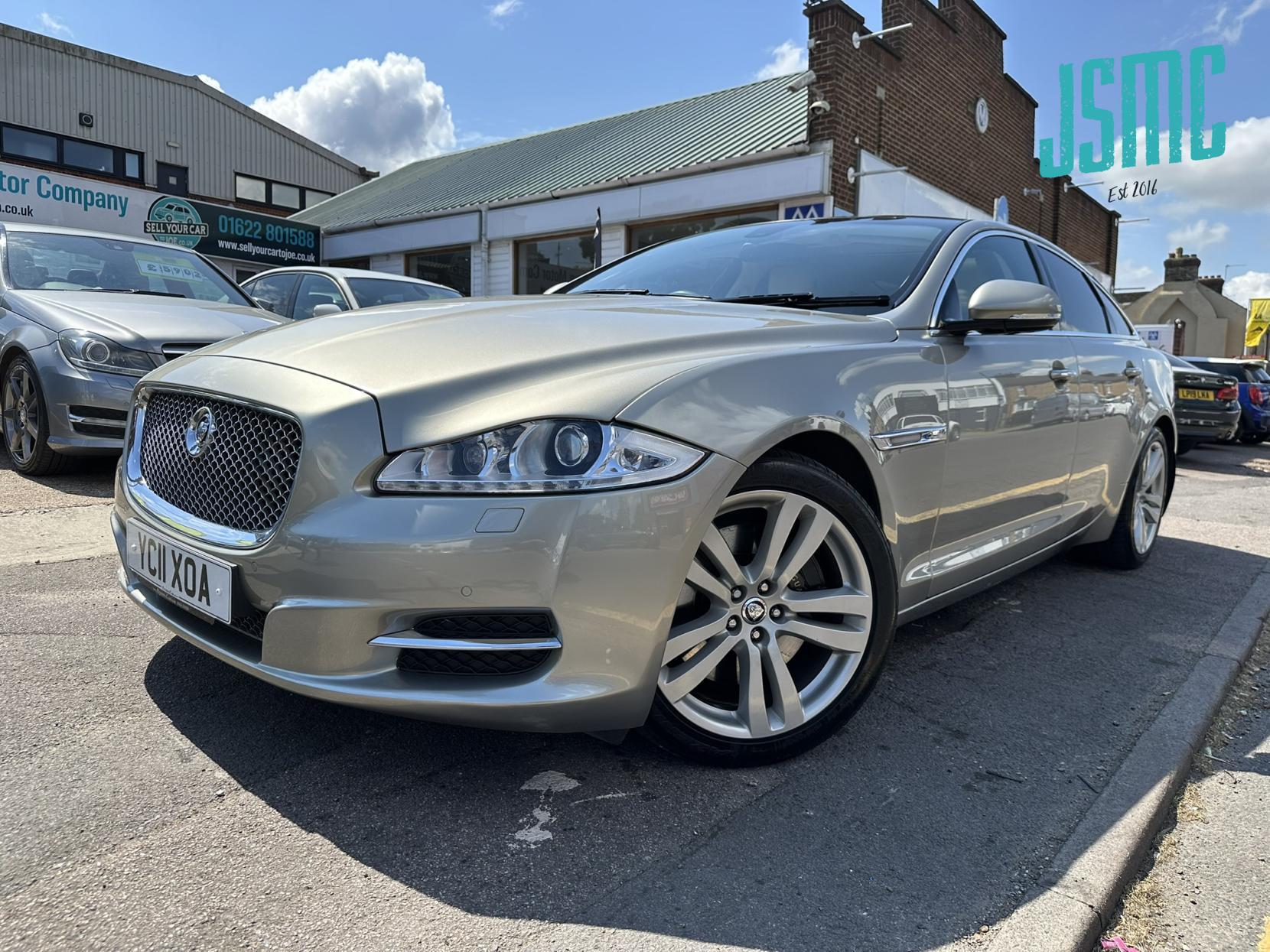 Jaguar XJ 3.0d V6 Premium Luxury Saloon 4dr Diesel Auto Euro 5 (275 ps)