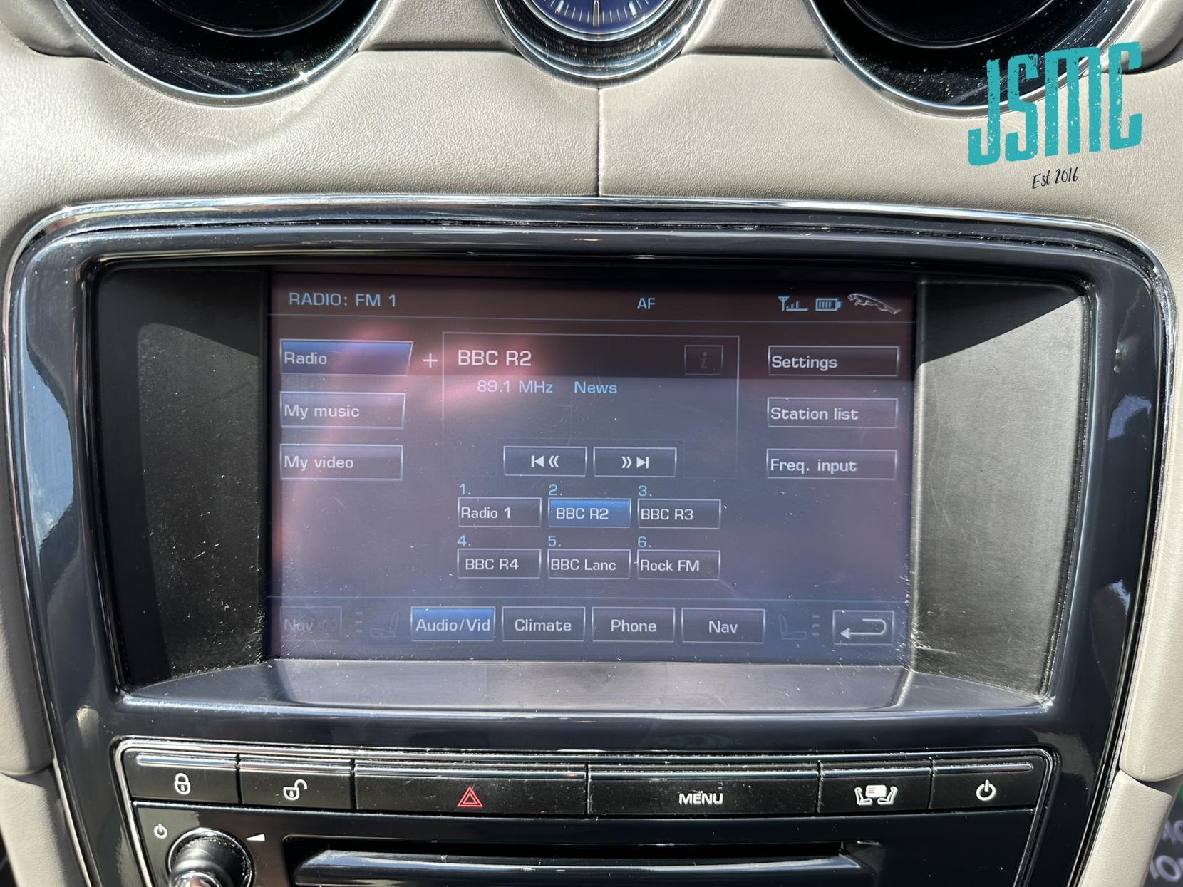Jaguar XJ 3.0d V6 Premium Luxury Saloon 4dr Diesel Auto Euro 5 (275 ps)