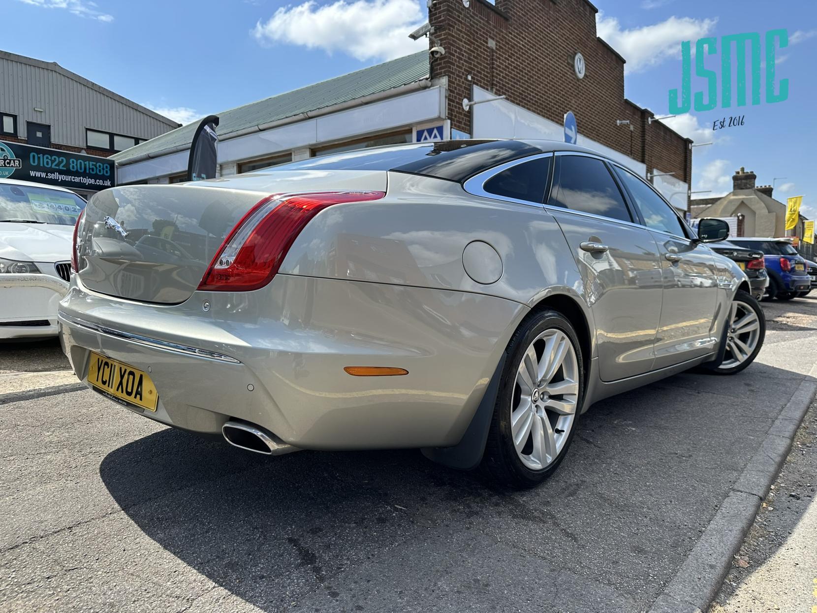 Jaguar XJ 3.0d V6 Premium Luxury Saloon 4dr Diesel Auto Euro 5 (275 ps)