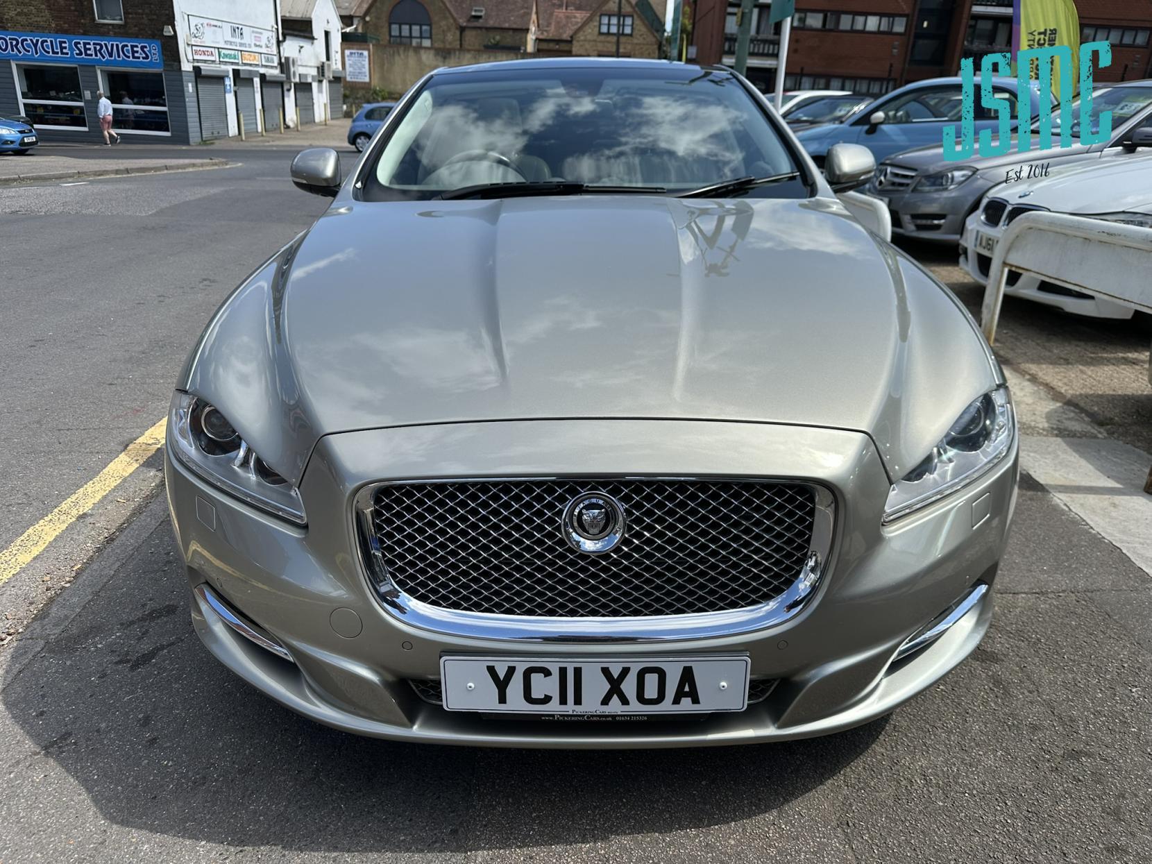 Jaguar XJ 3.0d V6 Premium Luxury Saloon 4dr Diesel Auto Euro 5 (275 ps)