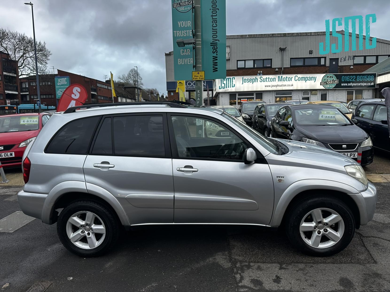 Toyota RAV4 2.0 VVT-i XT-R SUV 5dr Petrol Manual 4WD (211 g/km, 147 bhp)