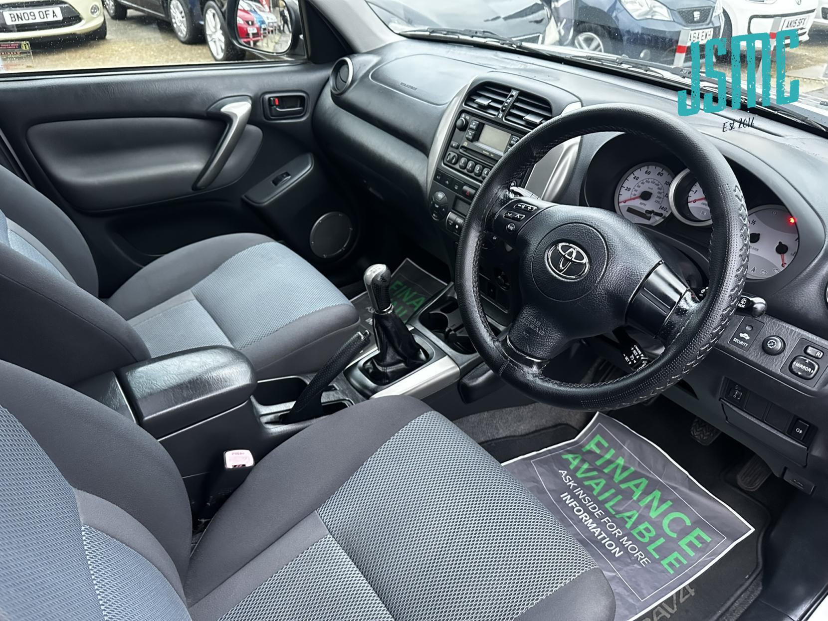 Toyota RAV4 2.0 VVT-i XT-R SUV 5dr Petrol Manual 4WD (211 g/km, 147 bhp)