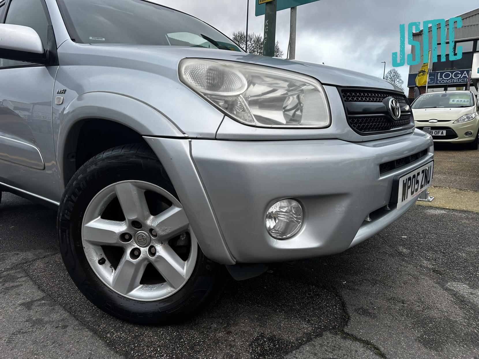 Toyota RAV4 2.0 VVT-i XT-R SUV 5dr Petrol Manual 4WD (211 g/km, 147 bhp)