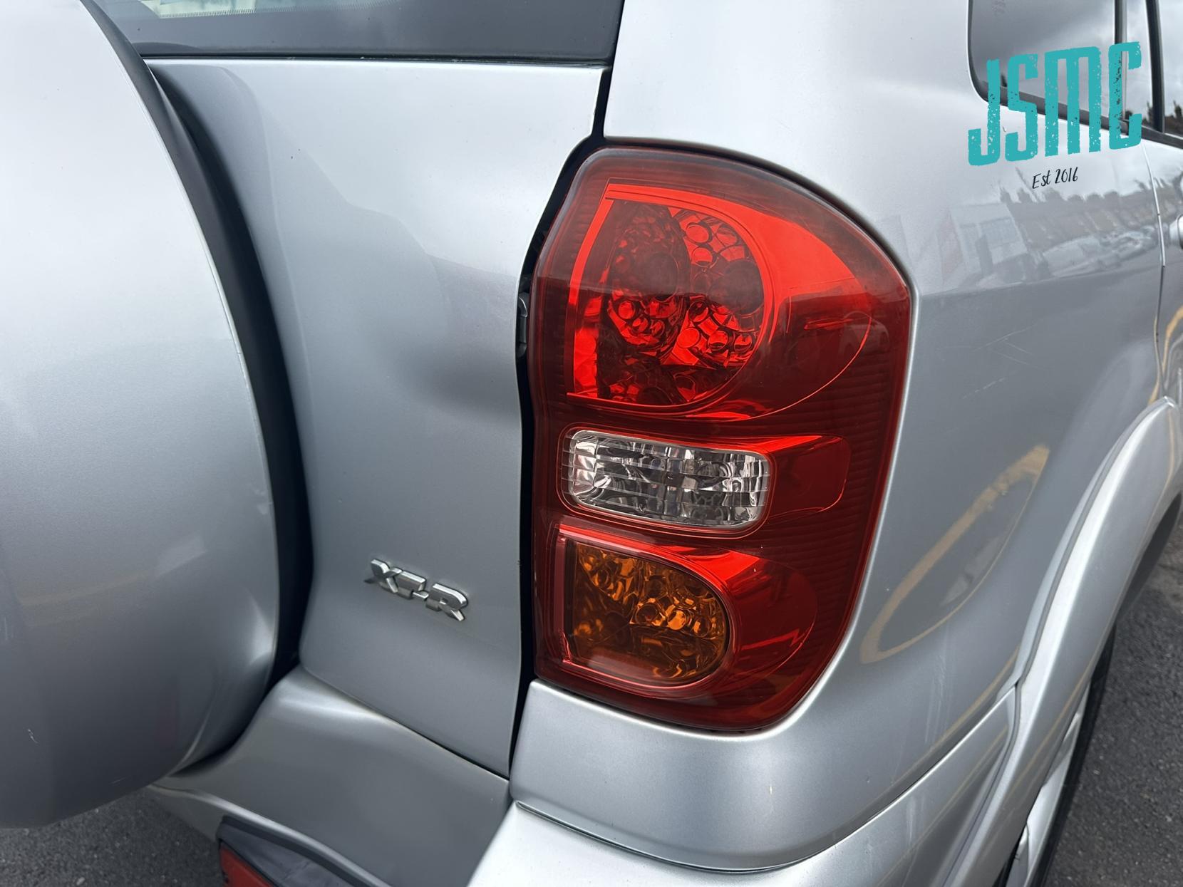 Toyota RAV4 2.0 VVT-i XT-R SUV 5dr Petrol Manual 4WD (211 g/km, 147 bhp)