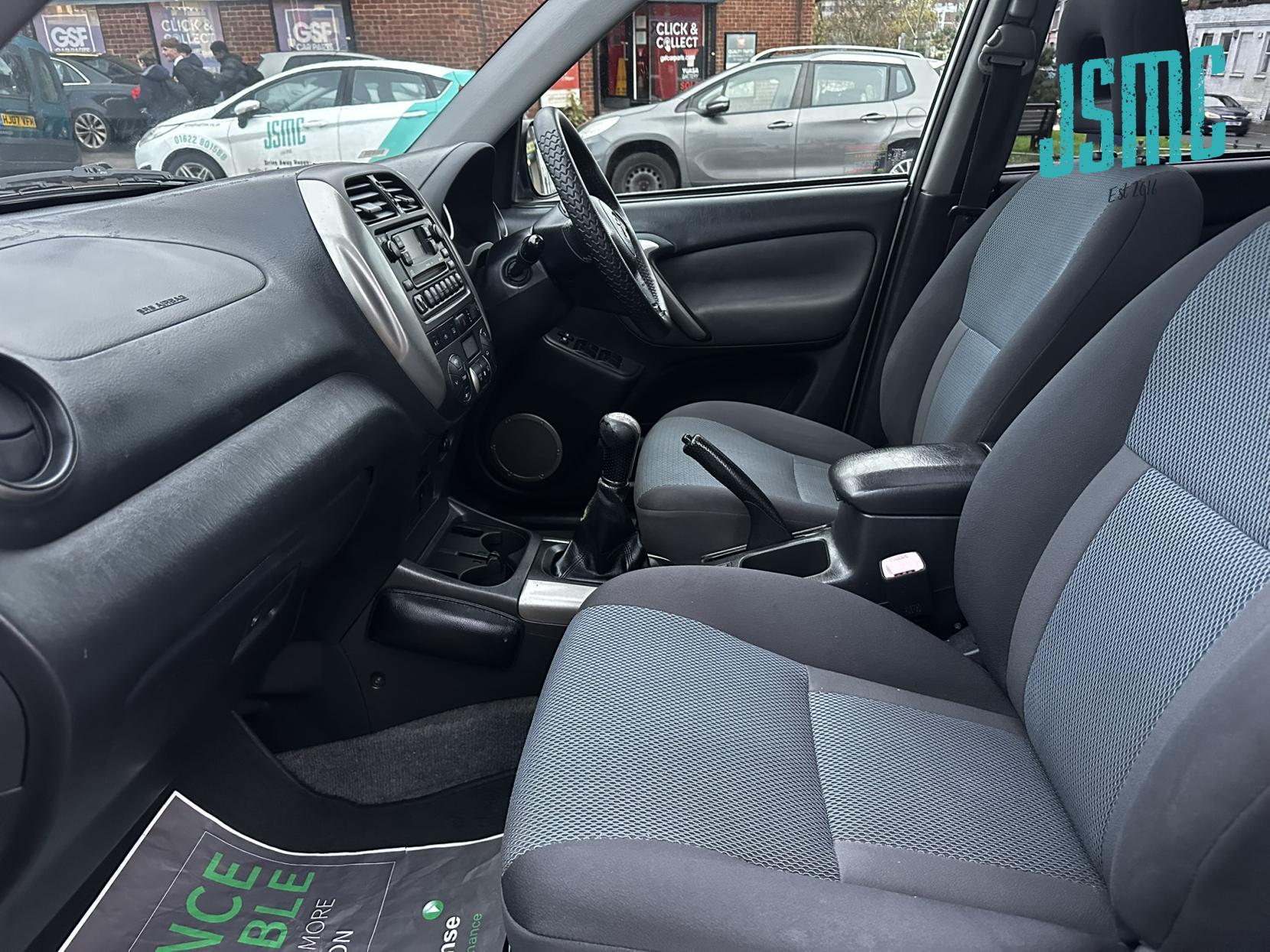 Toyota RAV4 2.0 VVT-i XT-R SUV 5dr Petrol Manual 4WD (211 g/km, 147 bhp)