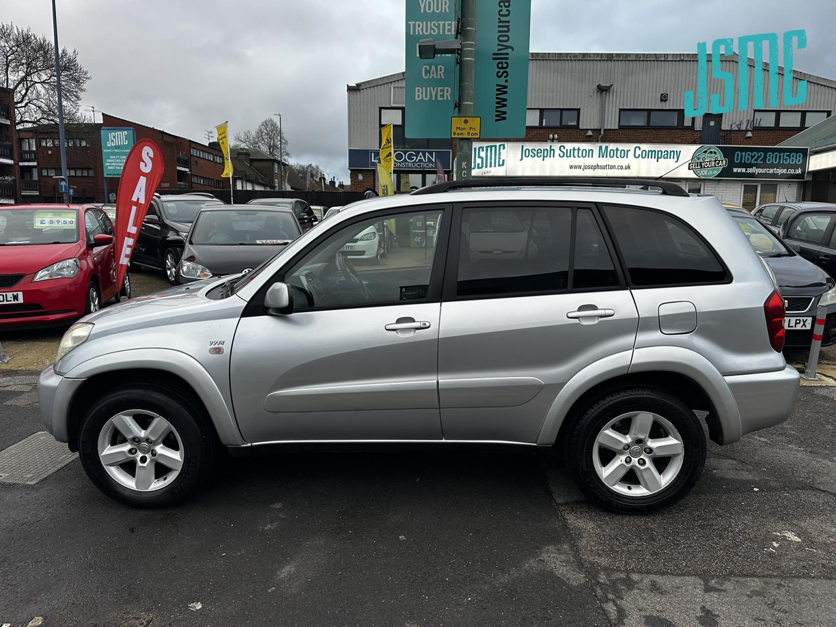 Toyota RAV4 2.0 VVT-i XT-R SUV 5dr Petrol Manual 4WD (211 g/km, 147 bhp)