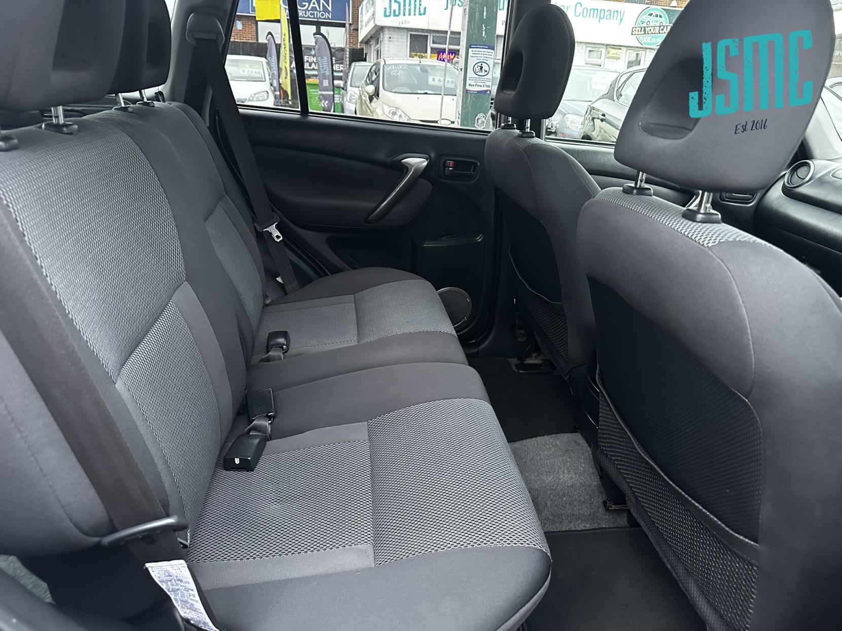 Toyota RAV4 2.0 VVT-i XT-R SUV 5dr Petrol Manual 4WD (211 g/km, 147 bhp)