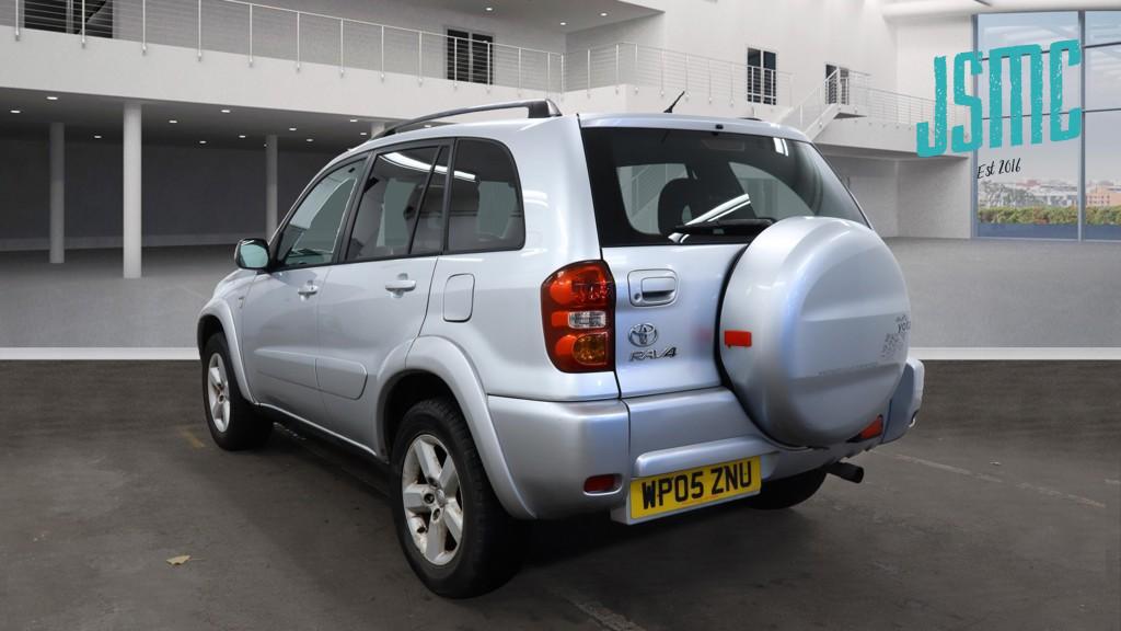 Toyota RAV4 2.0 VVT-i XT-R SUV 5dr Petrol Manual 4WD (211 g/km, 147 bhp)