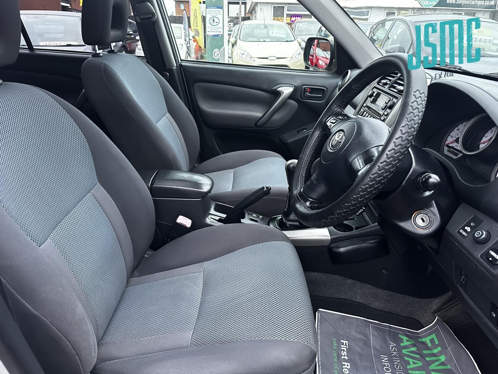 Toyota RAV4 2.0 VVT-i XT-R SUV 5dr Petrol Manual 4WD (211 g/km, 147 bhp)