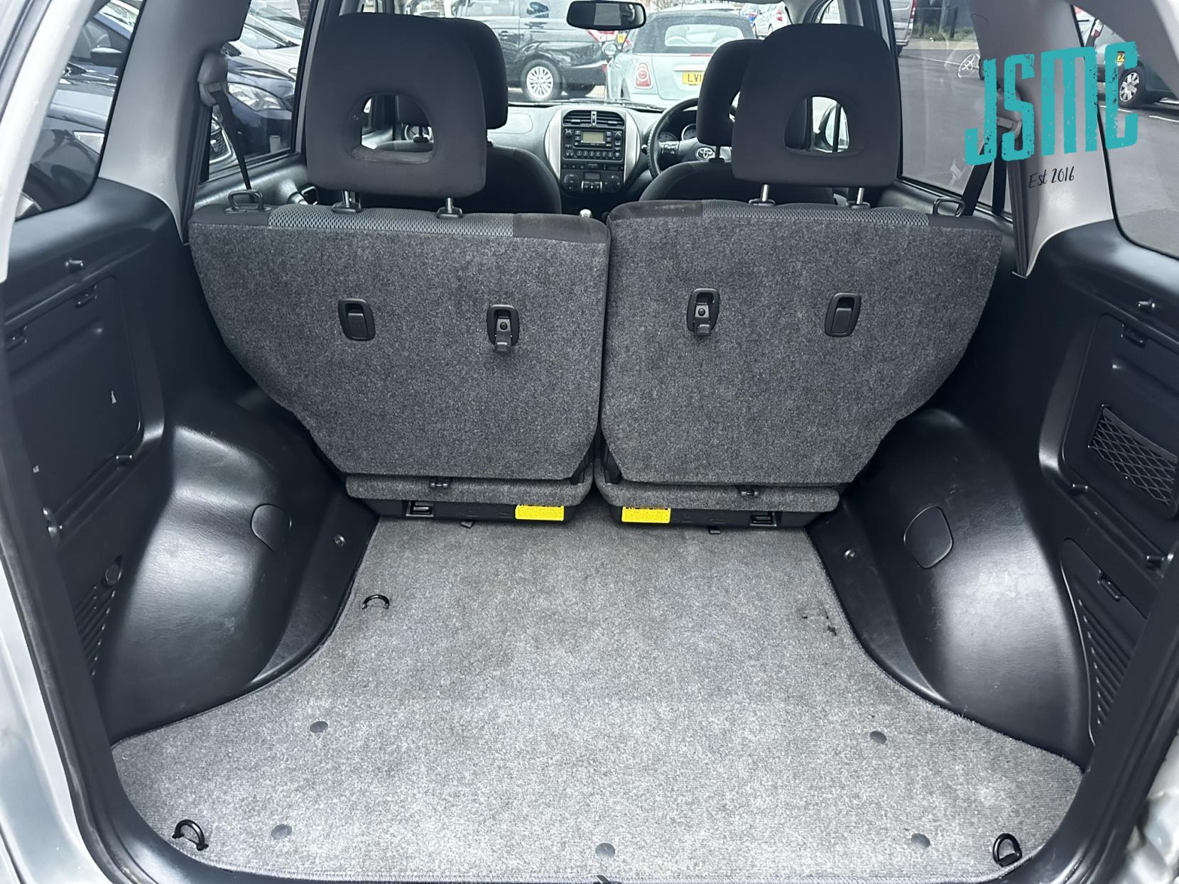 Toyota RAV4 2.0 VVT-i XT-R SUV 5dr Petrol Manual 4WD (211 g/km, 147 bhp)