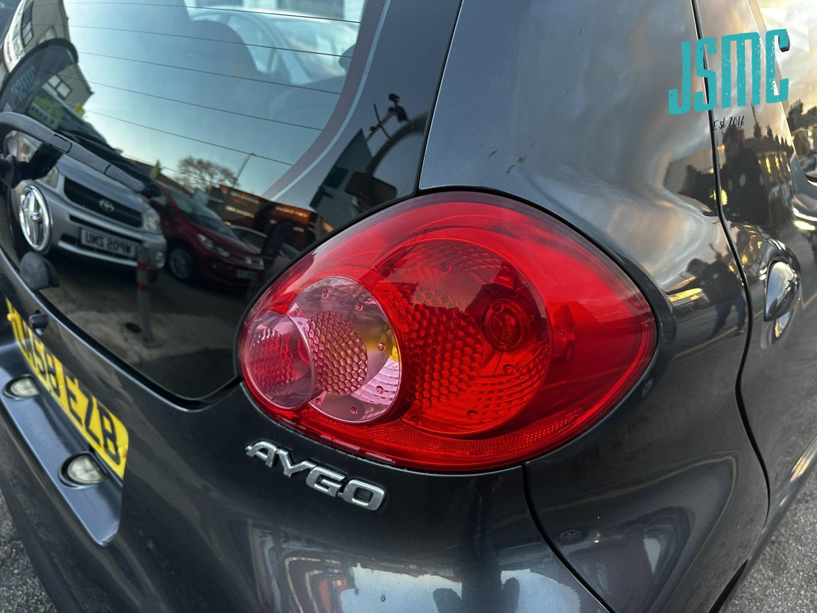 Toyota AYGO 1.0 VVT-i + Hatchback 5dr Petrol Manual Euro 4 (67 bhp)