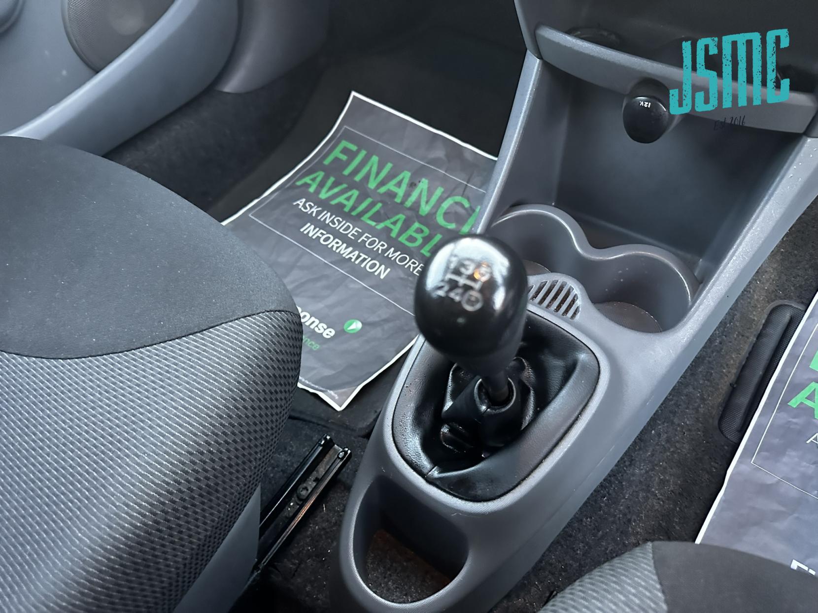 Toyota AYGO 1.0 VVT-i + Hatchback 5dr Petrol Manual Euro 4 (67 bhp)