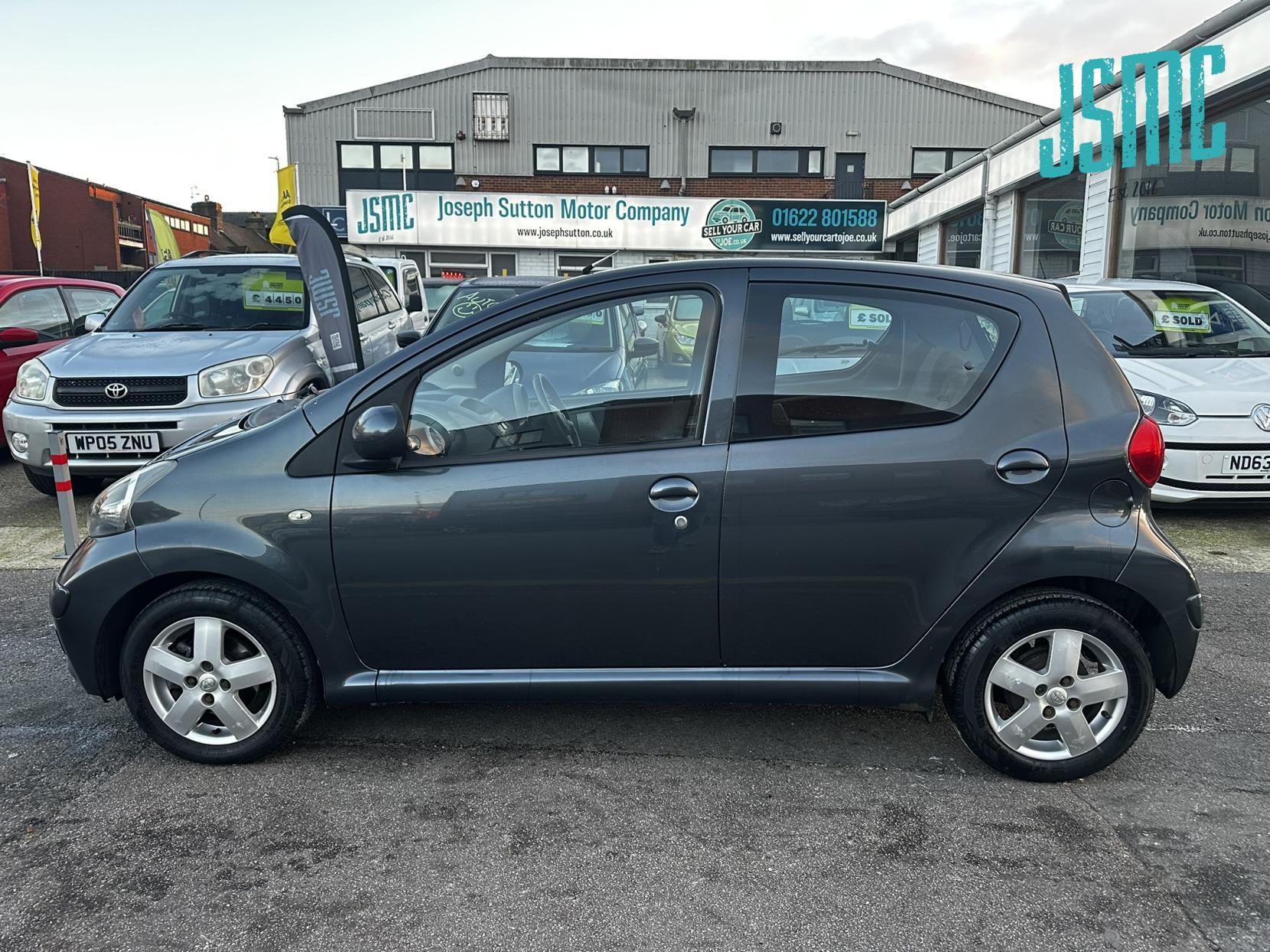 Toyota AYGO 1.0 VVT-i + Hatchback 5dr Petrol Manual Euro 4 (67 bhp)
