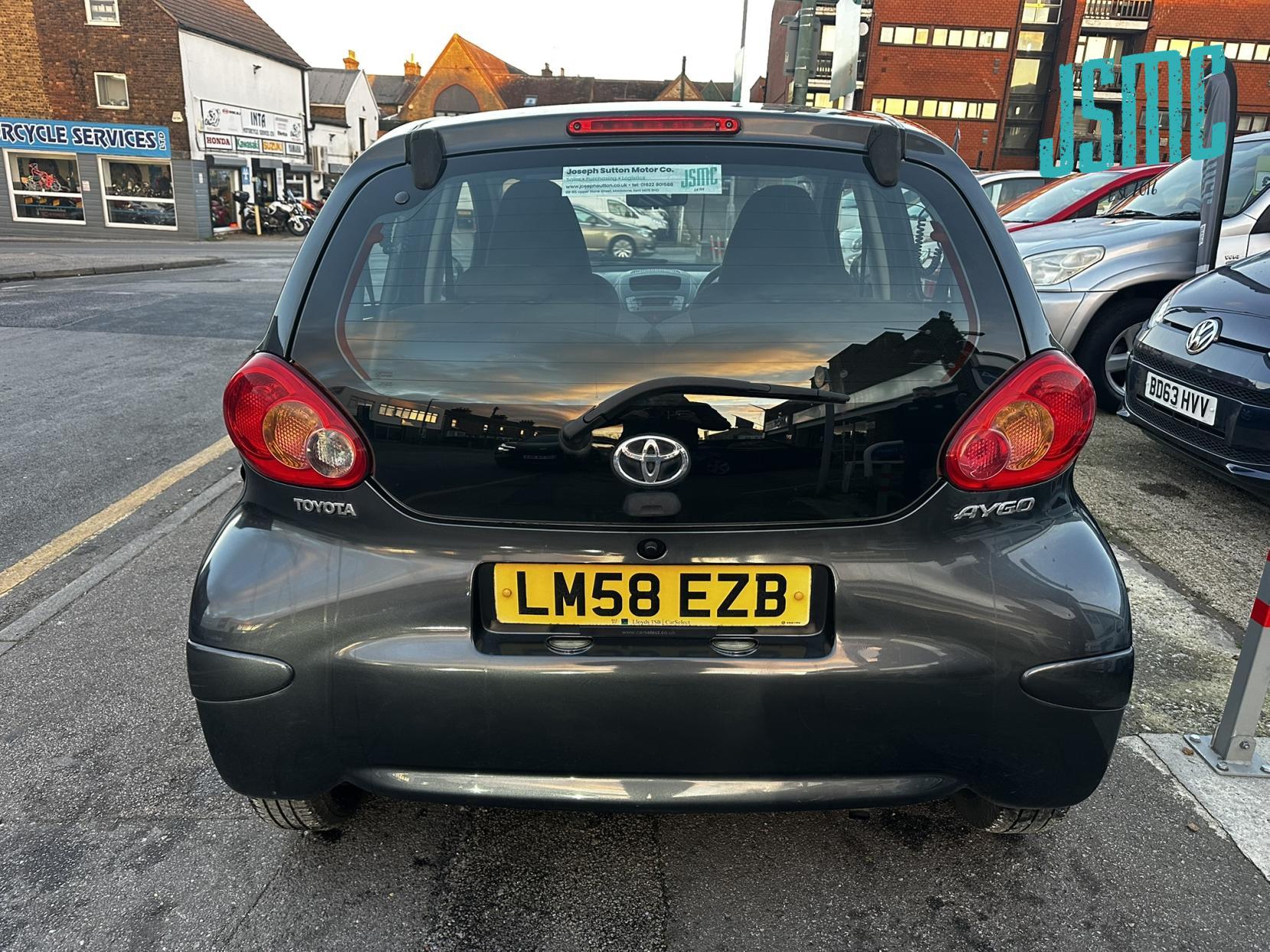 Toyota AYGO 1.0 VVT-i + Hatchback 5dr Petrol Manual Euro 4 (67 bhp)