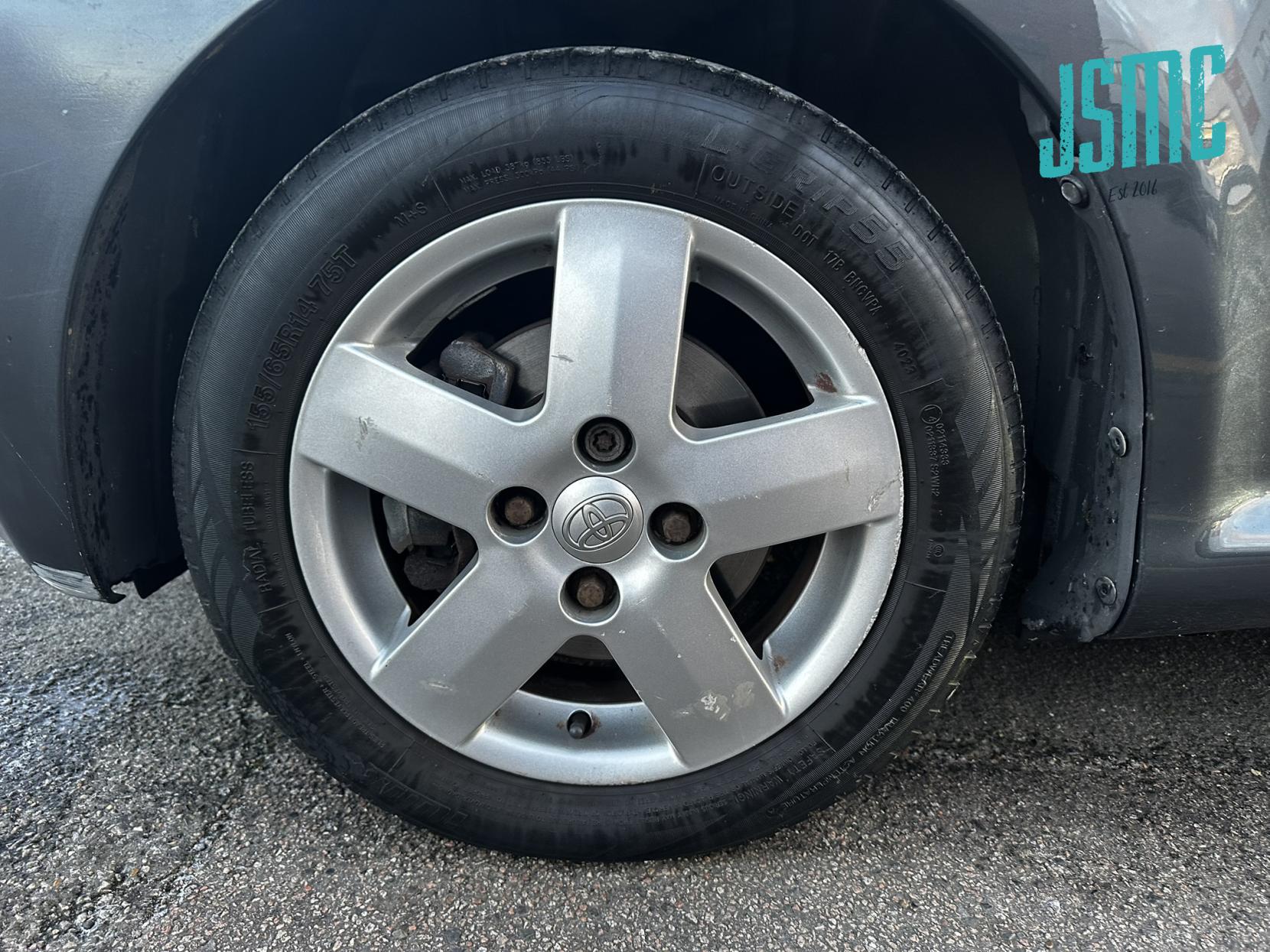 Toyota AYGO 1.0 VVT-i + Hatchback 5dr Petrol Manual Euro 4 (67 bhp)