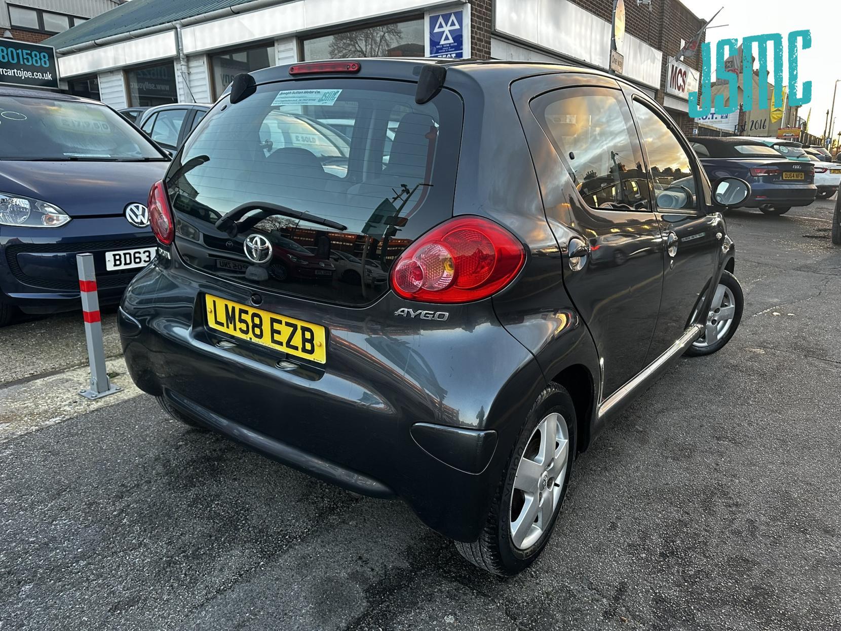 Toyota AYGO 1.0 VVT-i + Hatchback 5dr Petrol Manual Euro 4 (67 bhp)