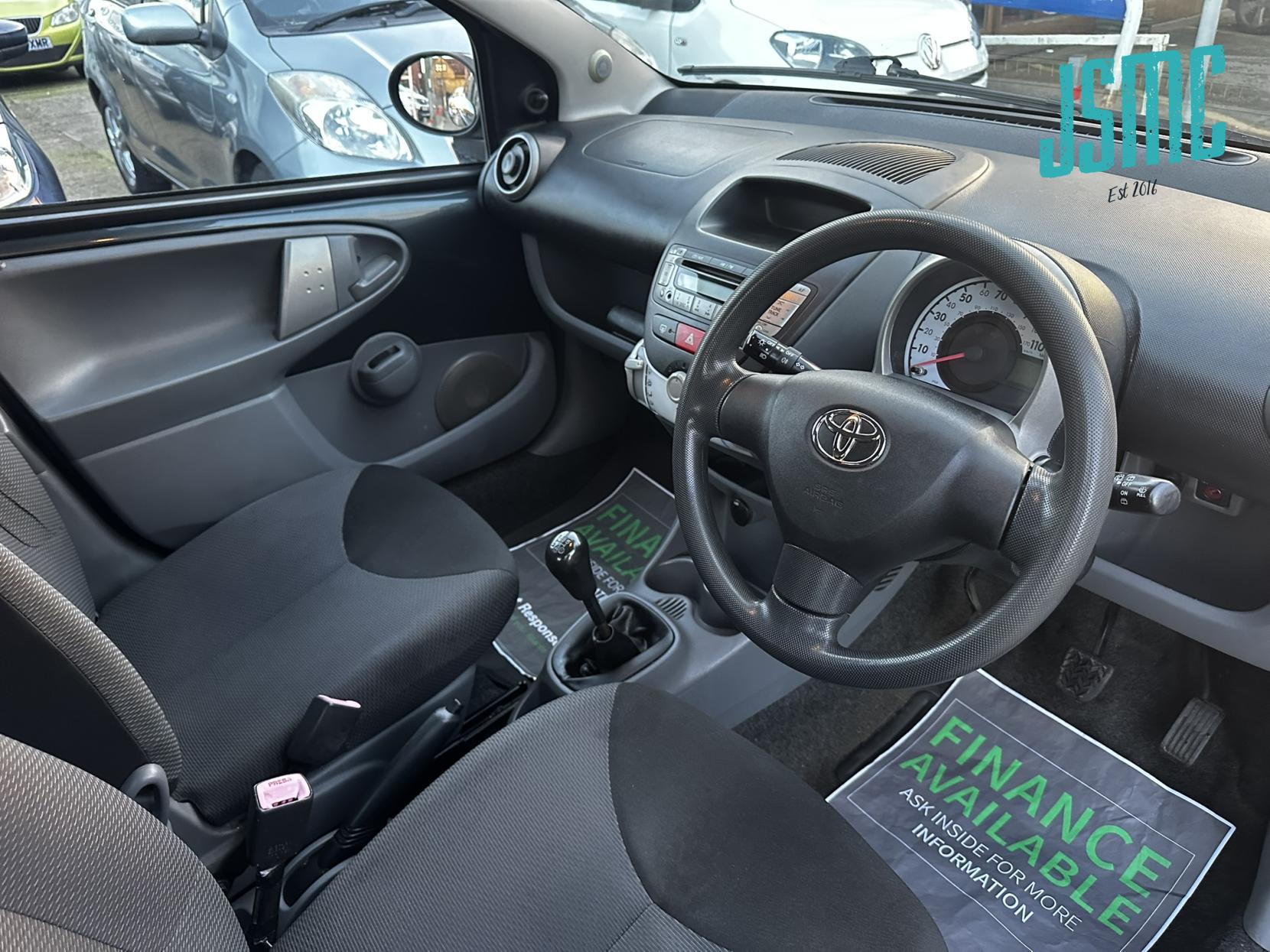 Toyota AYGO 1.0 VVT-i + Hatchback 5dr Petrol Manual Euro 4 (67 bhp)