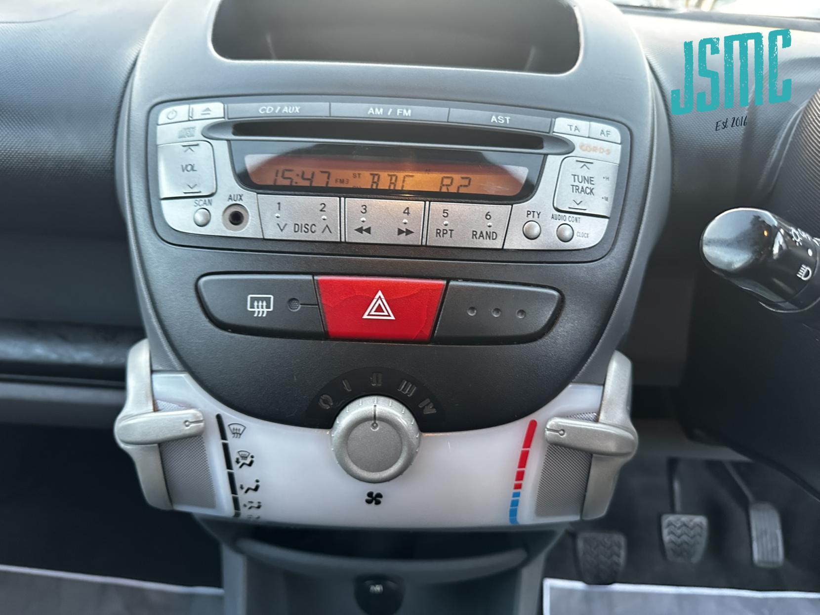 Toyota AYGO 1.0 VVT-i + Hatchback 5dr Petrol Manual Euro 4 (67 bhp)