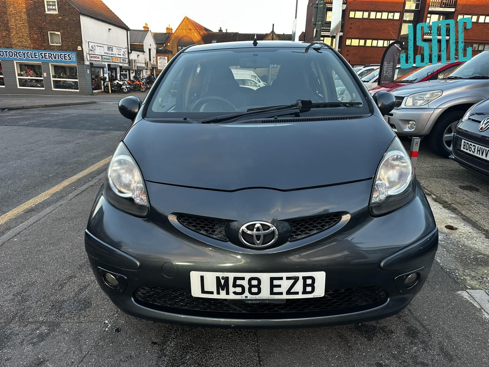 Toyota AYGO 1.0 VVT-i + Hatchback 5dr Petrol Manual Euro 4 (67 bhp)