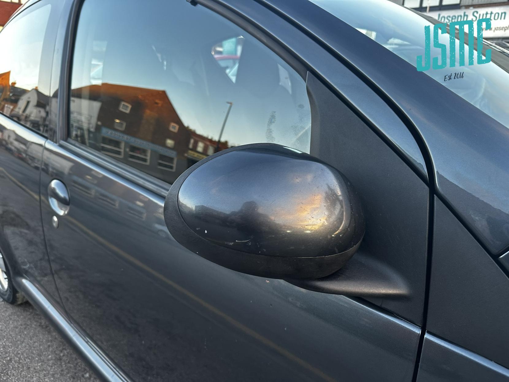 Toyota AYGO 1.0 VVT-i + Hatchback 5dr Petrol Manual Euro 4 (67 bhp)