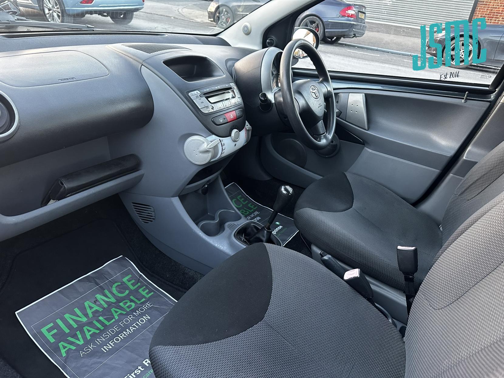 Toyota AYGO 1.0 VVT-i + Hatchback 5dr Petrol Manual Euro 4 (67 bhp)