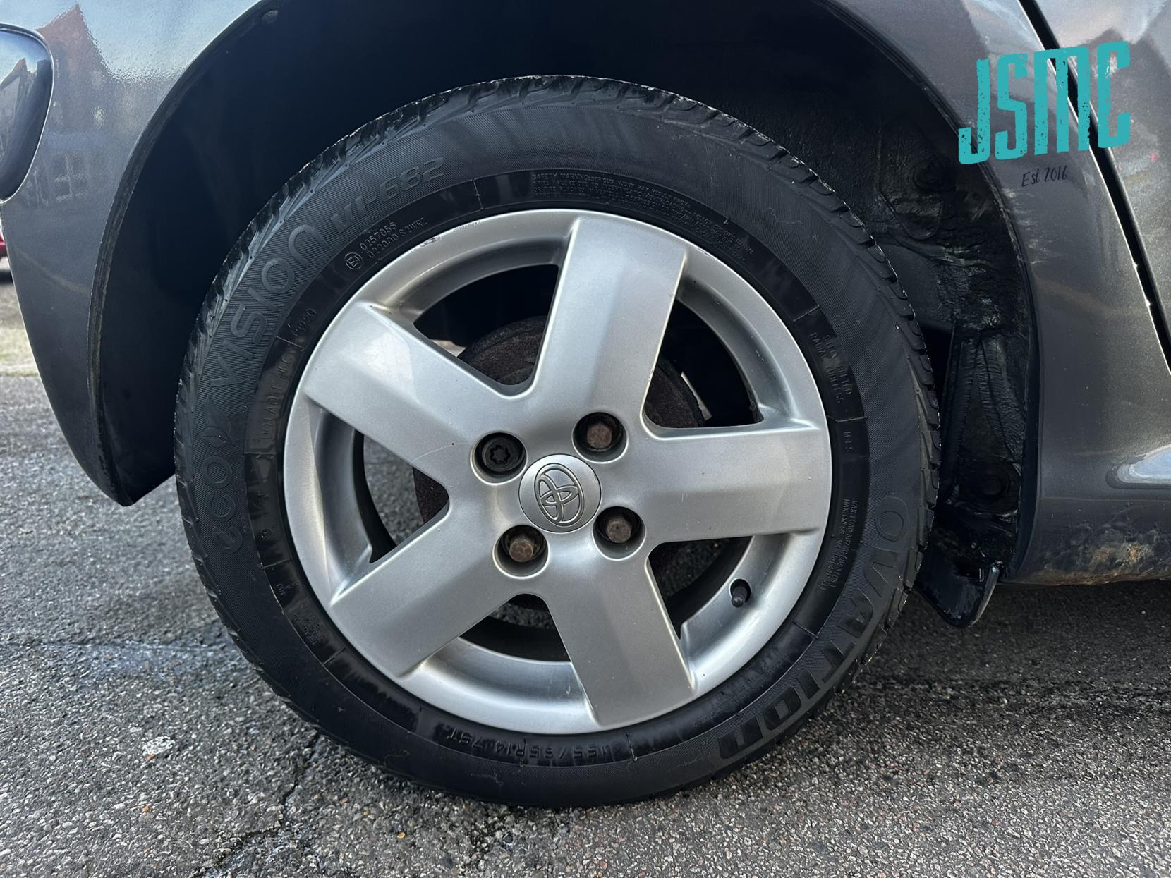 Toyota AYGO 1.0 VVT-i + Hatchback 5dr Petrol Manual Euro 4 (67 bhp)