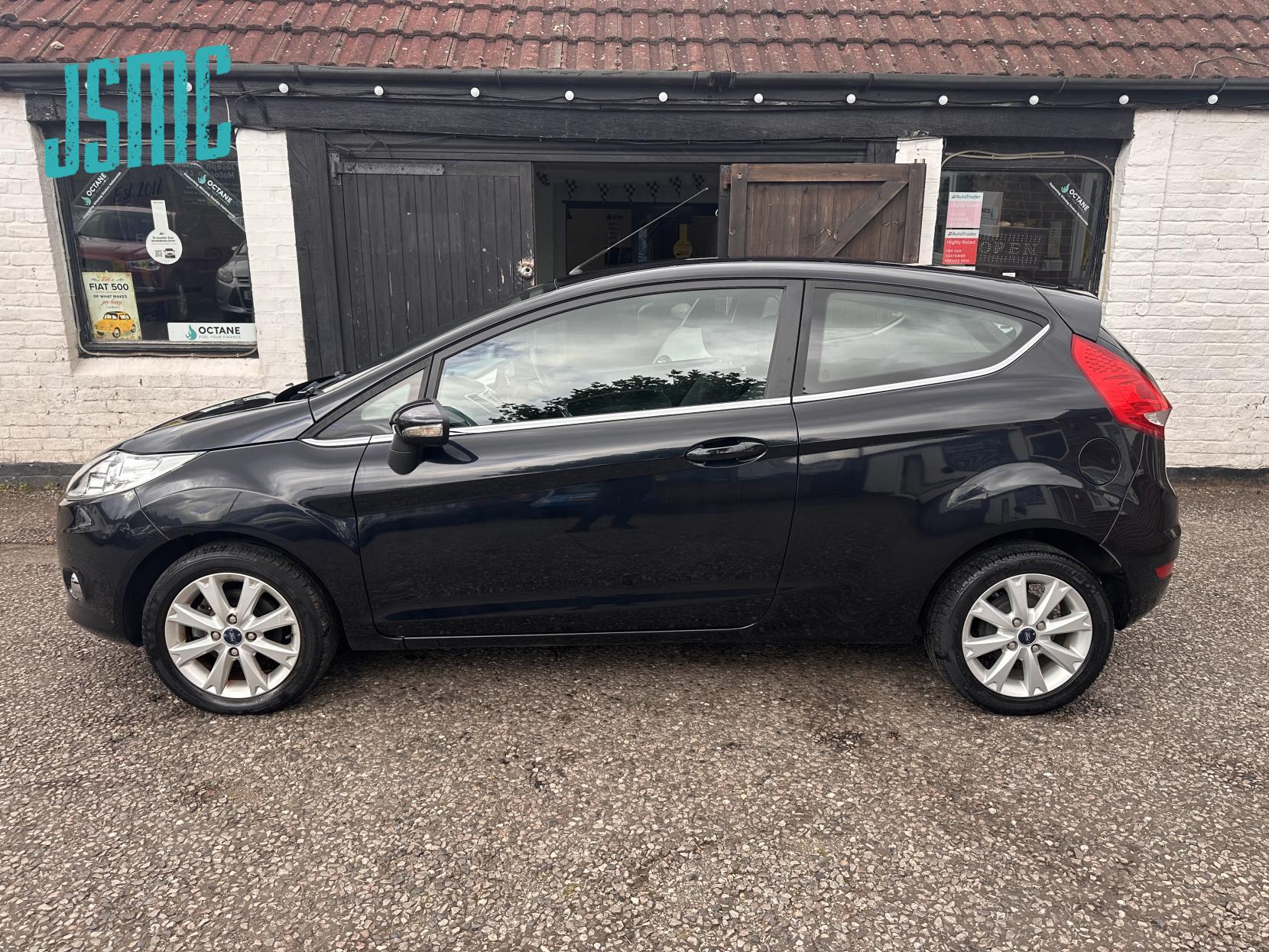 Ford Fiesta 1.4 Zetec Hatchback 3dr Petrol Manual (133 g/km, 94 bhp)