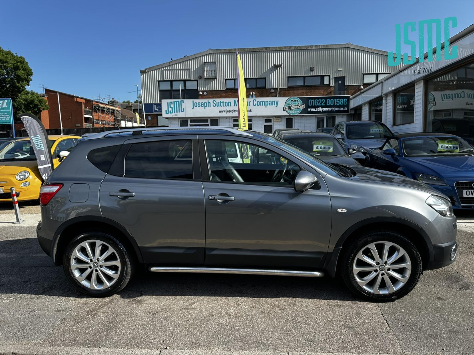 Nissan Qashqai 1.6 Tekna SUV 5dr Petrol CVT 2WD Euro 5 (AVM) (117 ps)
