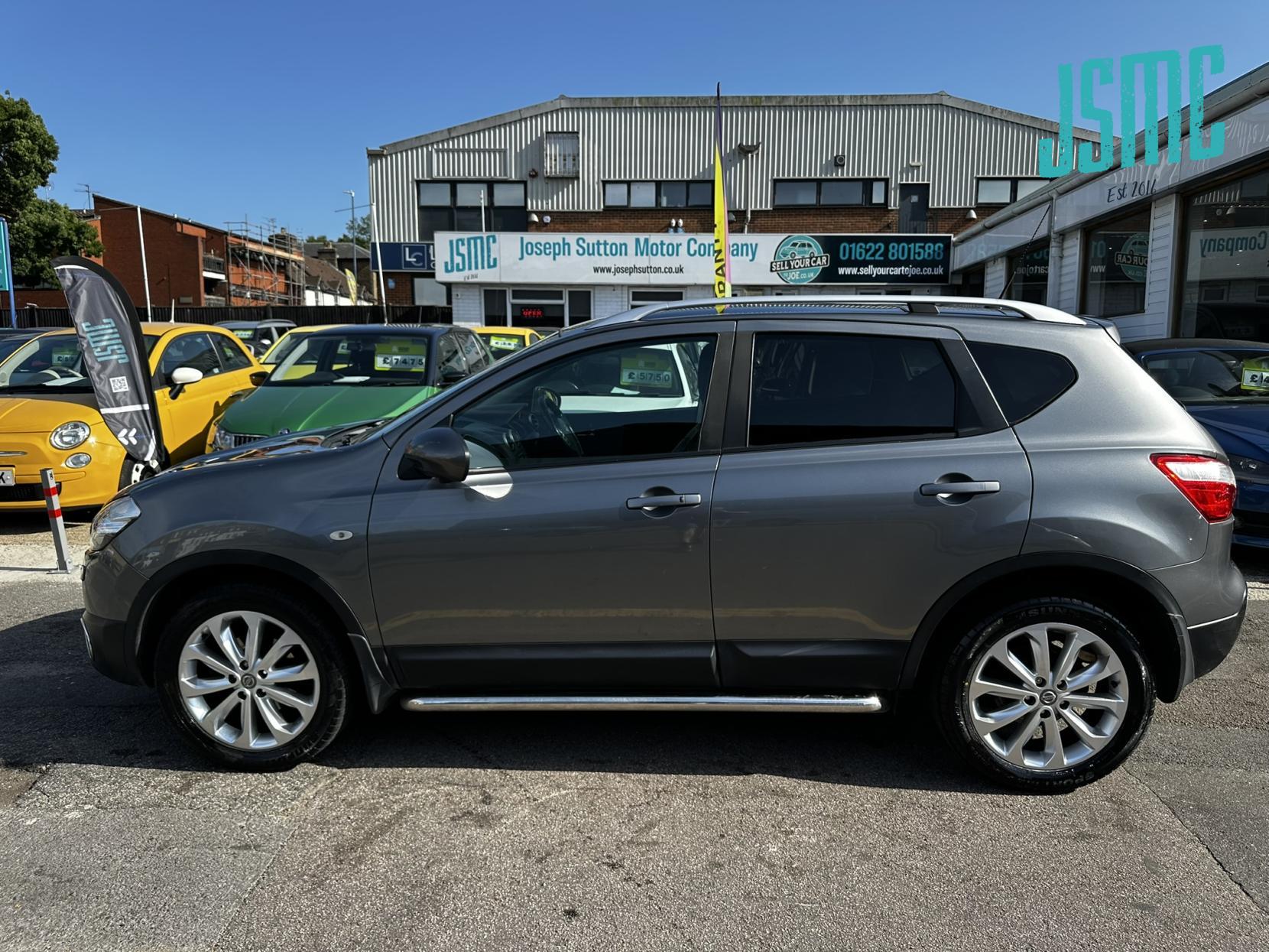 Nissan Qashqai 1.6 Tekna SUV 5dr Petrol CVT 2WD Euro 5 (AVM) (117 ps)