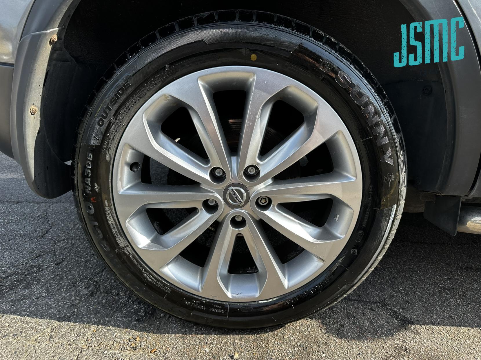 Nissan Qashqai 1.6 Tekna SUV 5dr Petrol CVT 2WD Euro 5 (AVM) (117 ps)