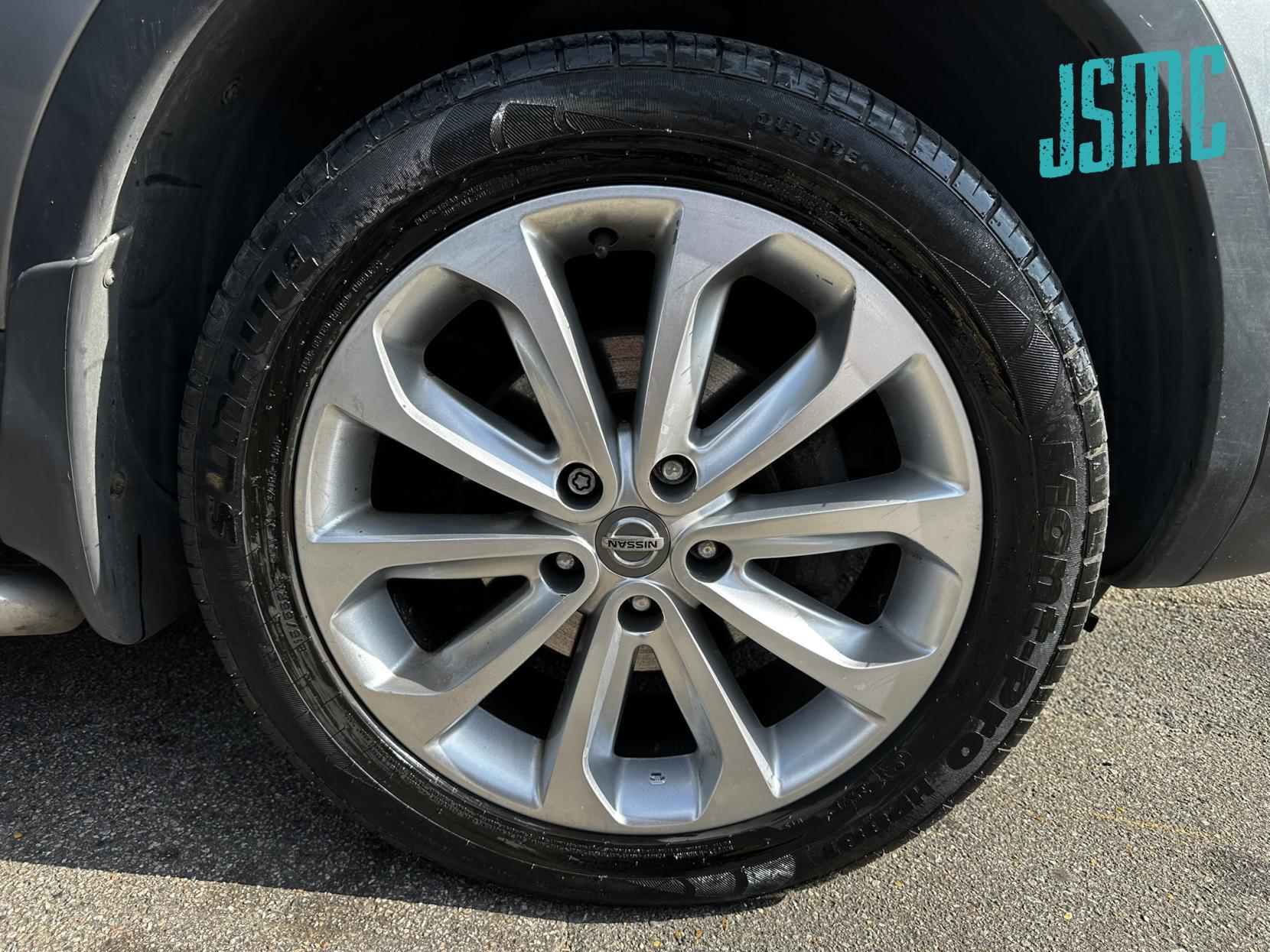 Nissan Qashqai 1.6 Tekna SUV 5dr Petrol CVT 2WD Euro 5 (AVM) (117 ps)