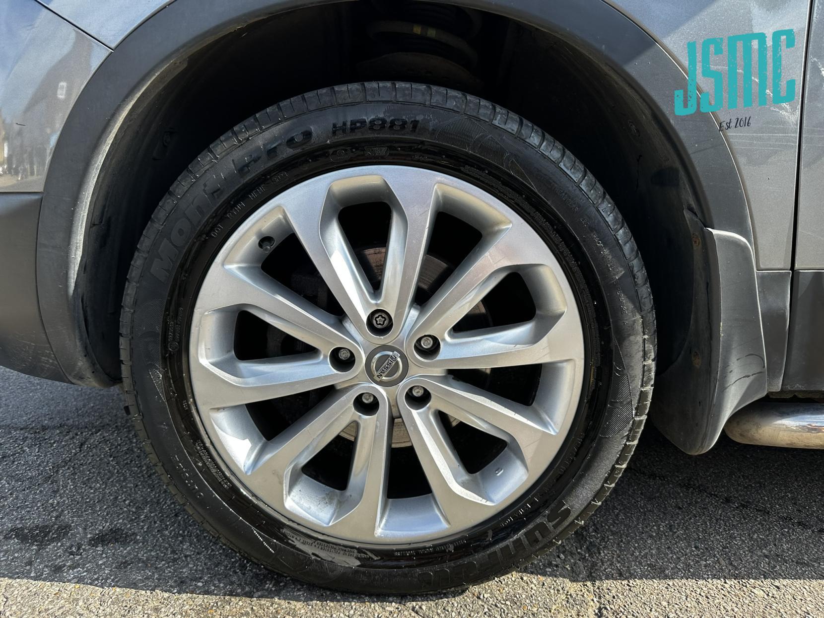 Nissan Qashqai 1.6 Tekna SUV 5dr Petrol CVT 2WD Euro 5 (AVM) (117 ps)