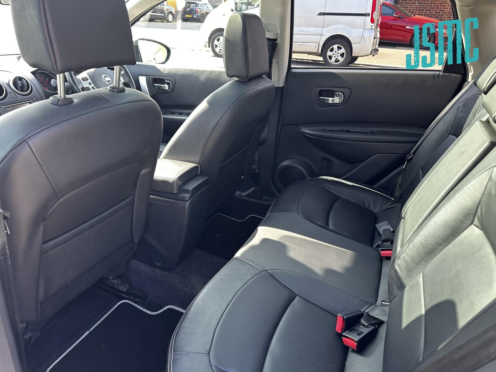 Nissan Qashqai 1.6 Tekna SUV 5dr Petrol CVT 2WD Euro 5 (AVM) (117 ps)