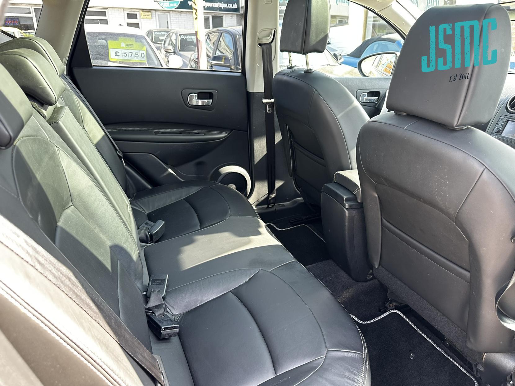 Nissan Qashqai 1.6 Tekna SUV 5dr Petrol CVT 2WD Euro 5 (AVM) (117 ps)