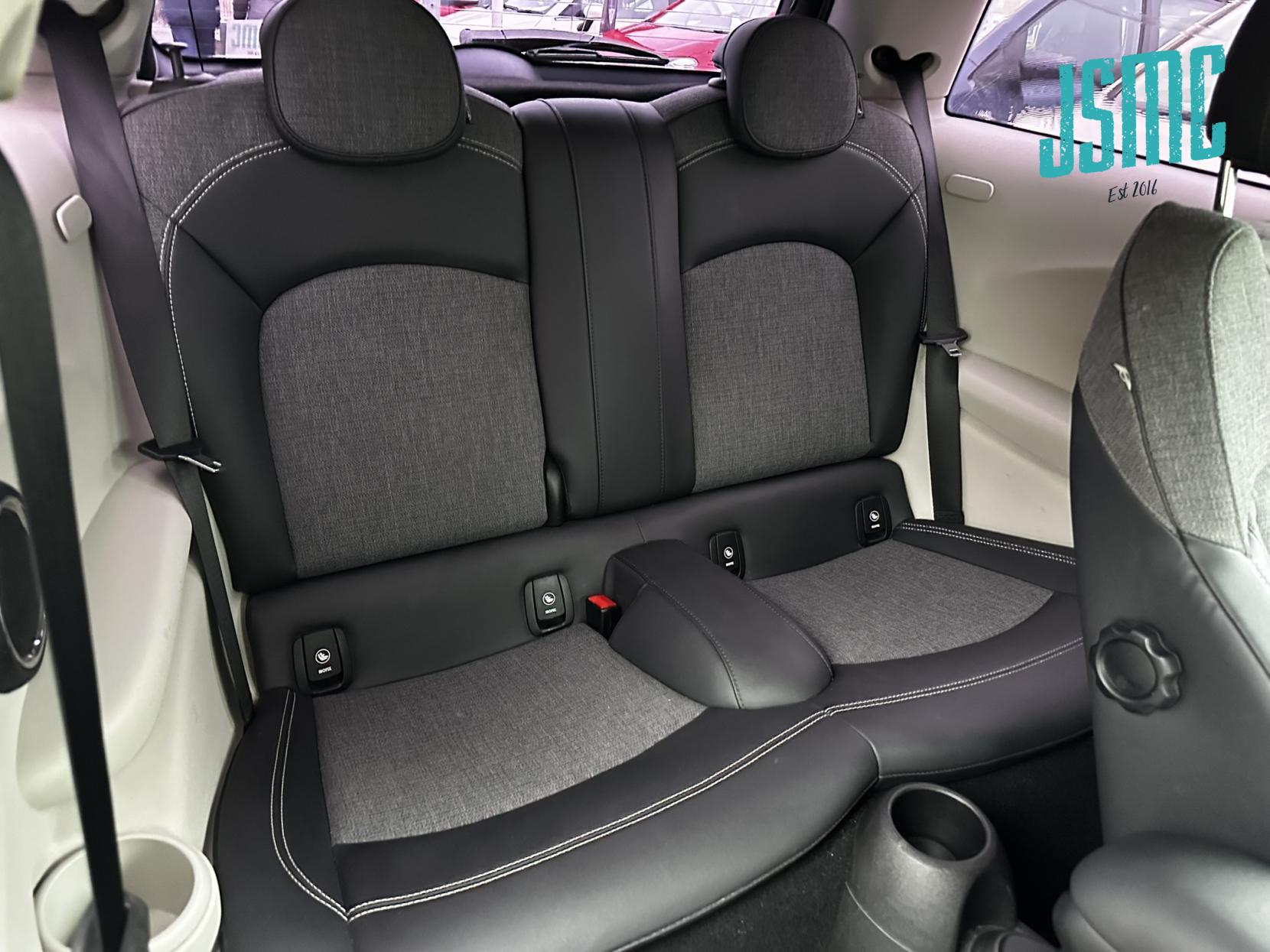 MINI Hatch 1.5 Cooper D Hatchback 3dr Diesel Manual Euro 6 (s/s) (116 ps)