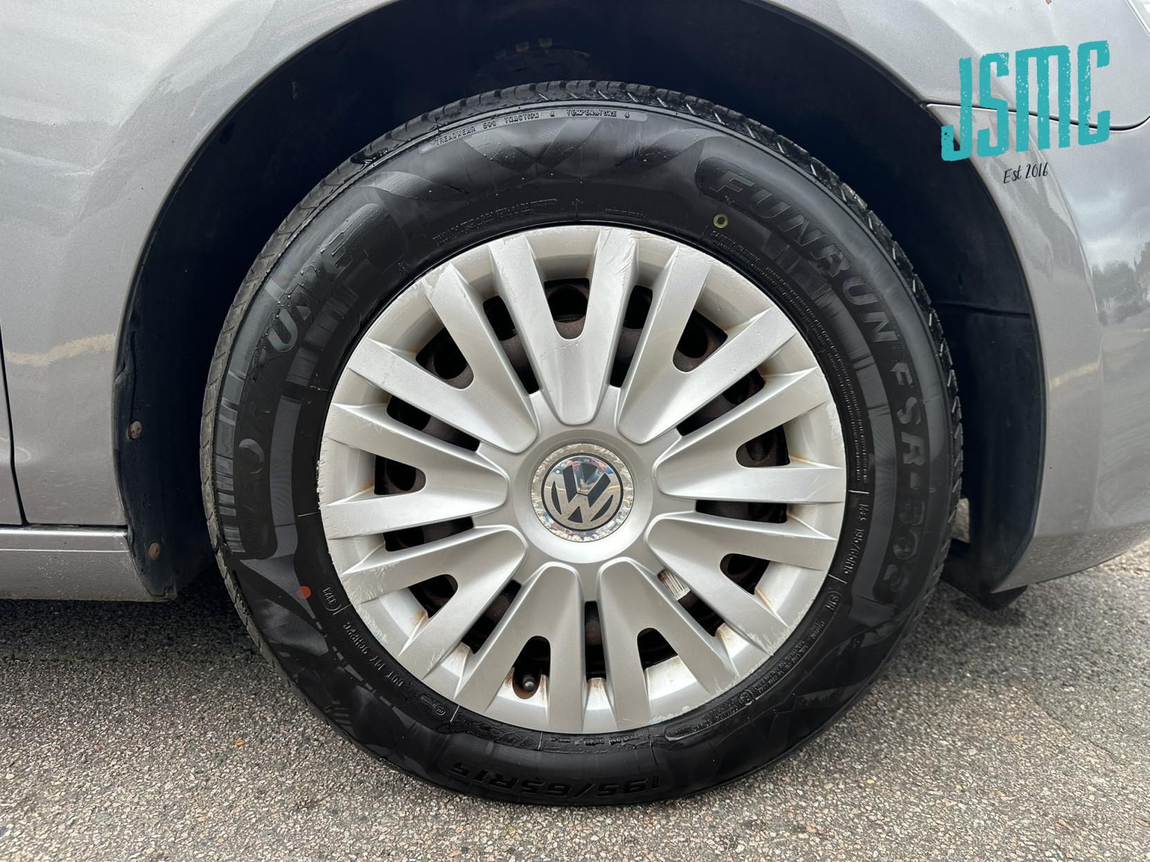 Volkswagen Golf 1.6 FSI S Hatchback 5dr Petrol Manual Euro 5 (102 ps)