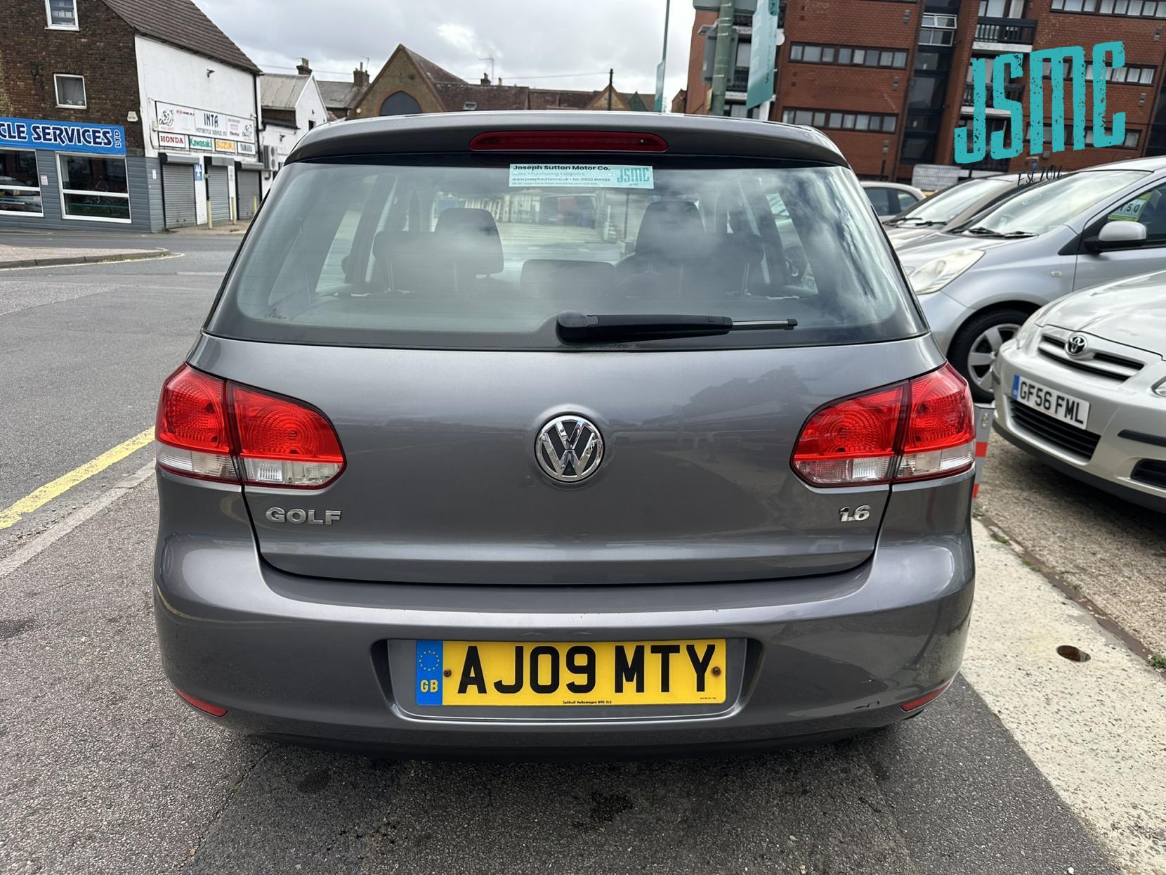 Volkswagen Golf 1.6 FSI S Hatchback 5dr Petrol Manual Euro 5 (102 ps)