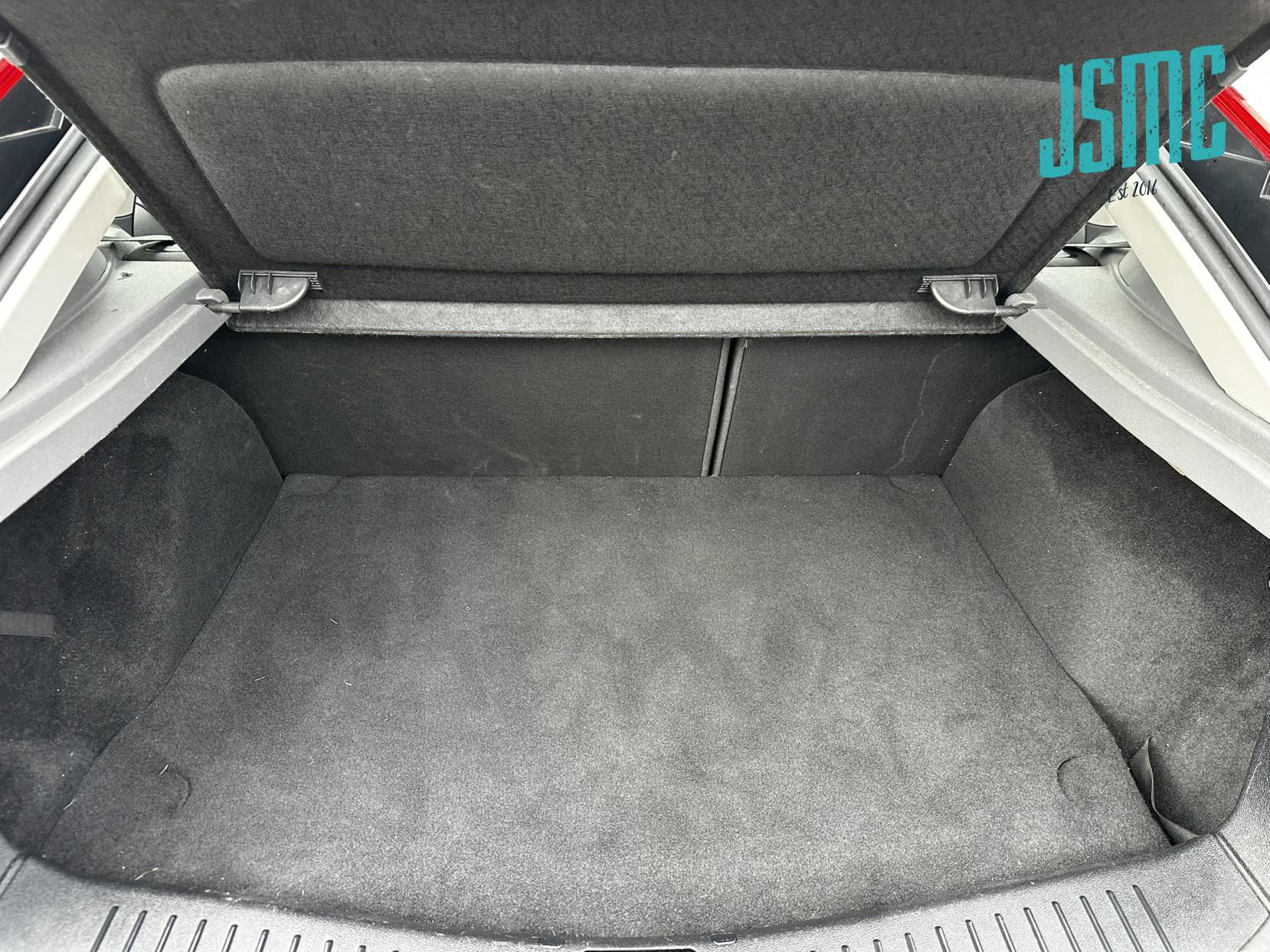 Ford Focus 1.6 Zetec Hatchback 5dr Petrol Manual (159 g/km, 99 bhp)