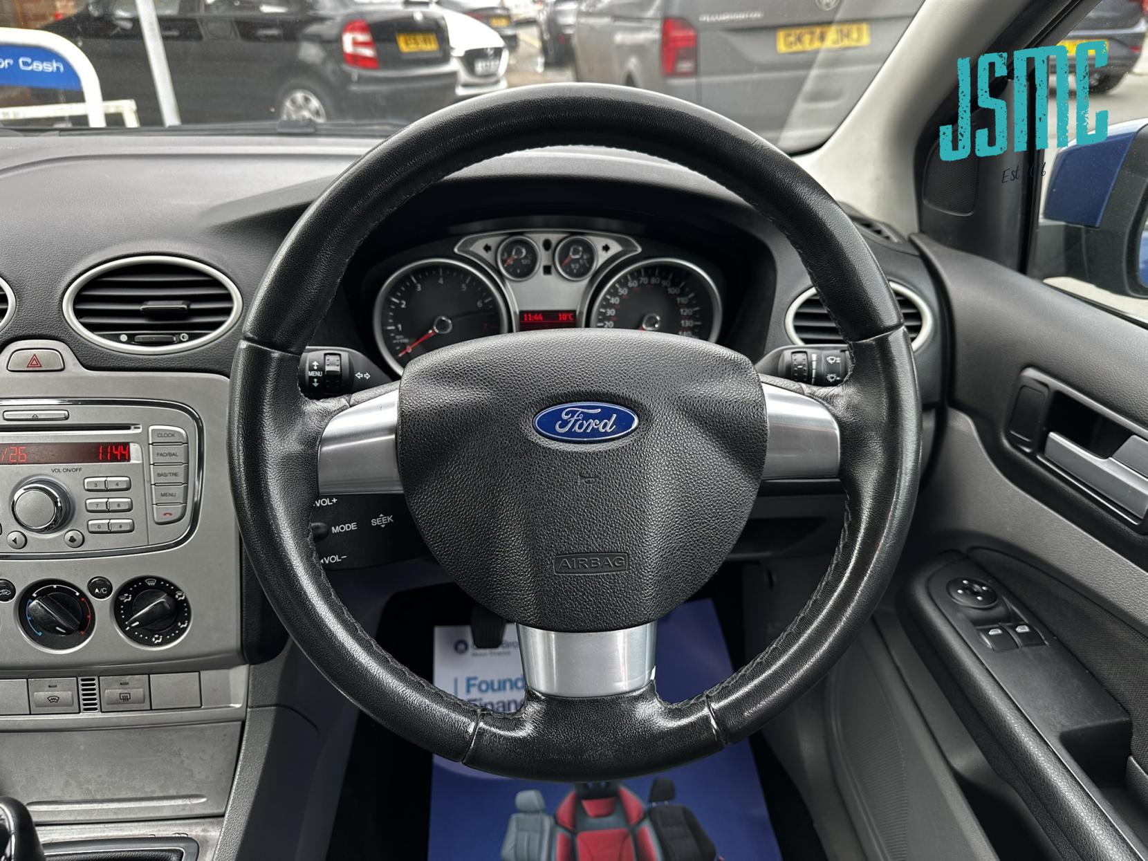 Ford Focus 1.6 Zetec Hatchback 5dr Petrol Manual (159 g/km, 99 bhp)