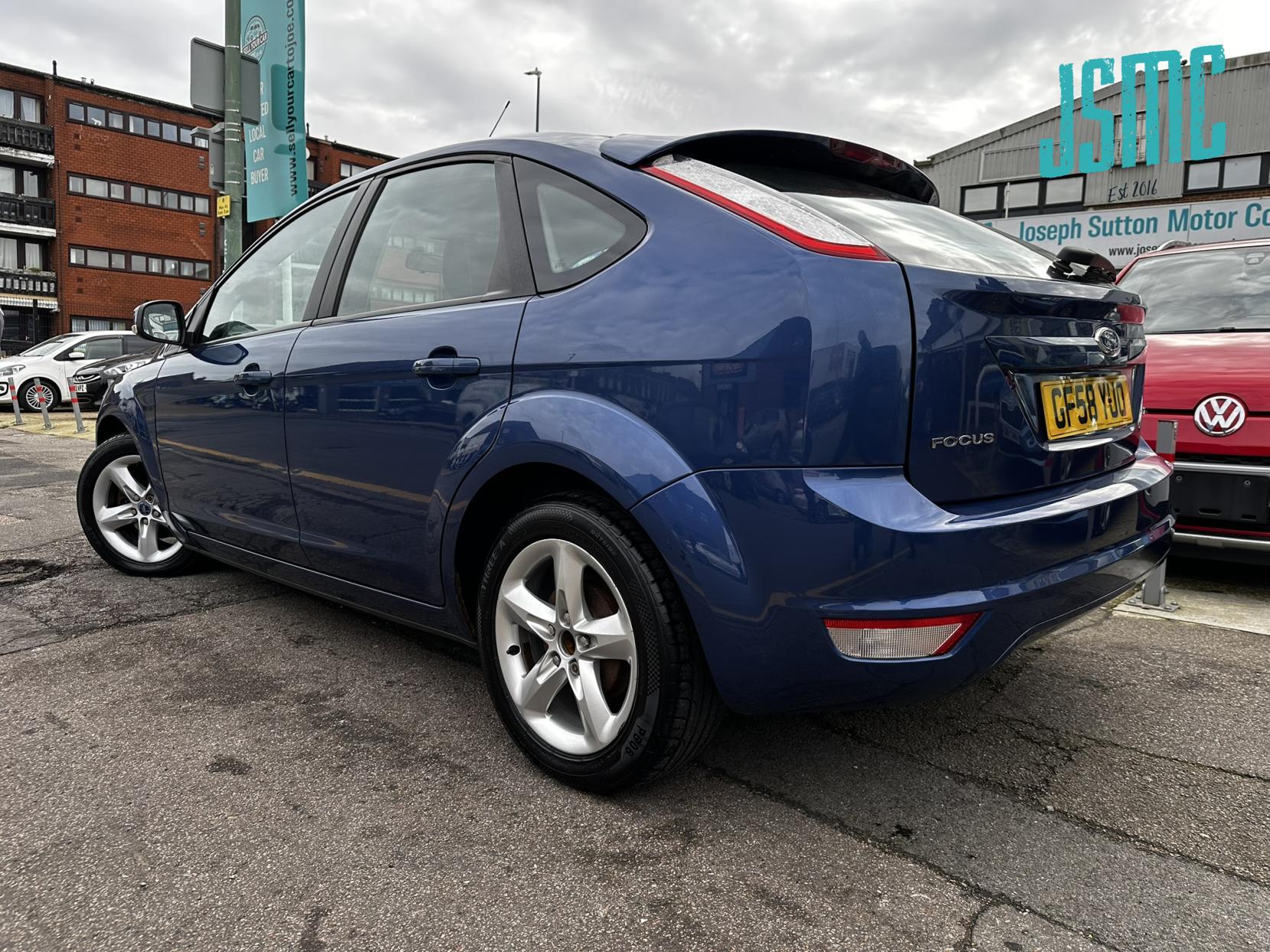 Ford Focus 1.6 Zetec Hatchback 5dr Petrol Manual (159 g/km, 99 bhp)