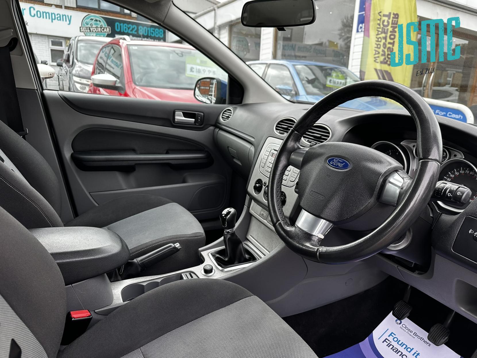 Ford Focus 1.6 Zetec Hatchback 5dr Petrol Manual (159 g/km, 99 bhp)