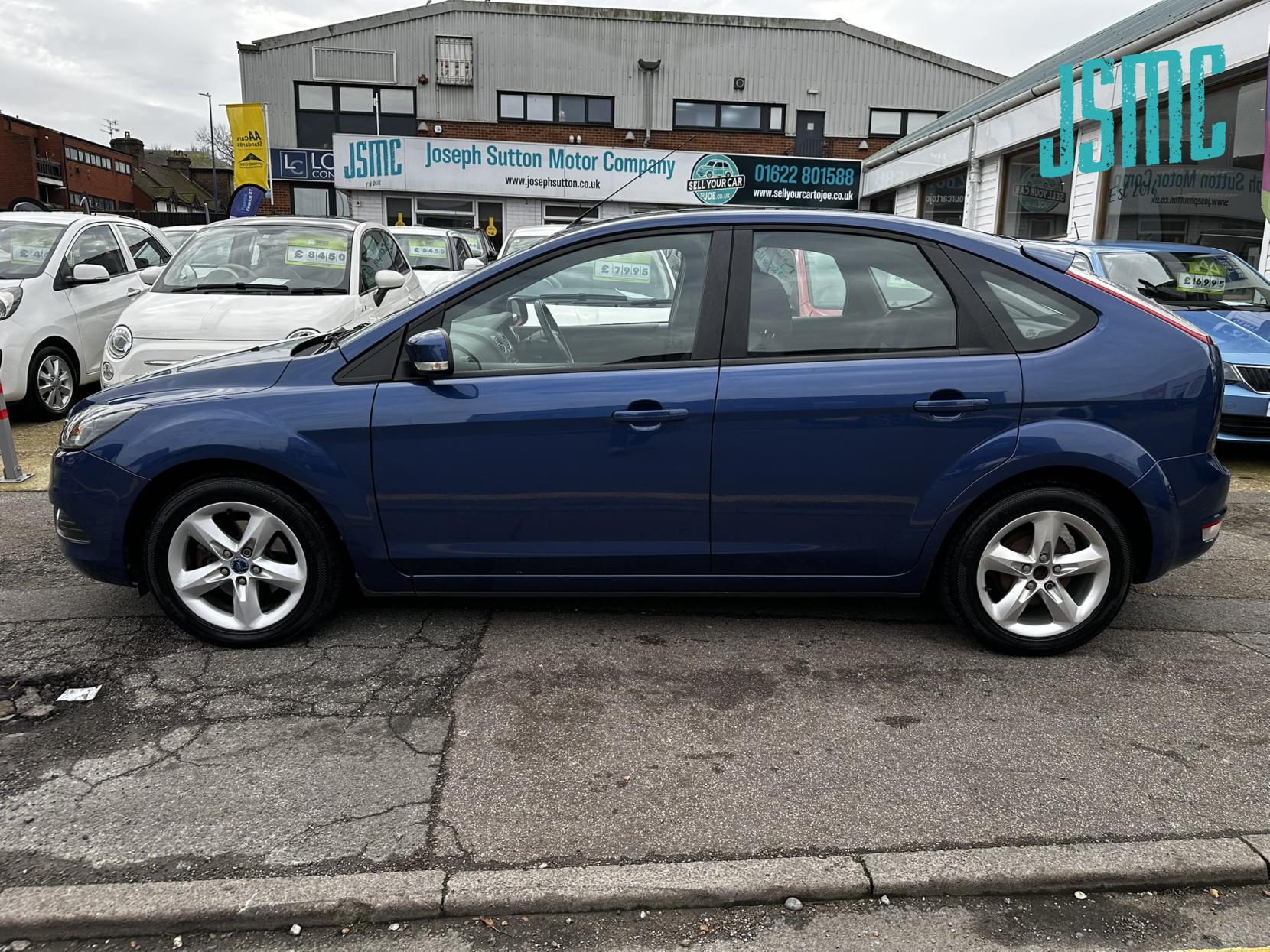 Ford Focus 1.6 Zetec Hatchback 5dr Petrol Manual (159 g/km, 99 bhp)