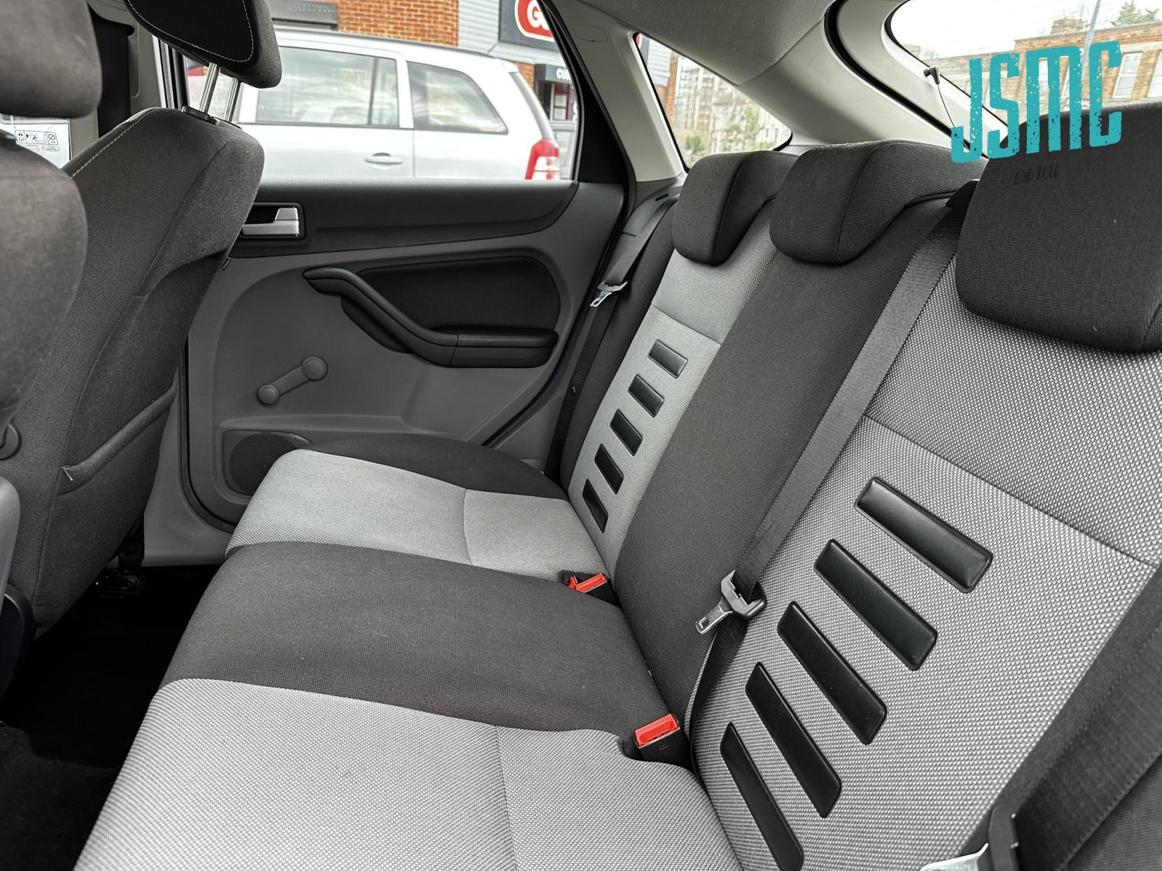 Ford Focus 1.6 Zetec Hatchback 5dr Petrol Manual (159 g/km, 99 bhp)