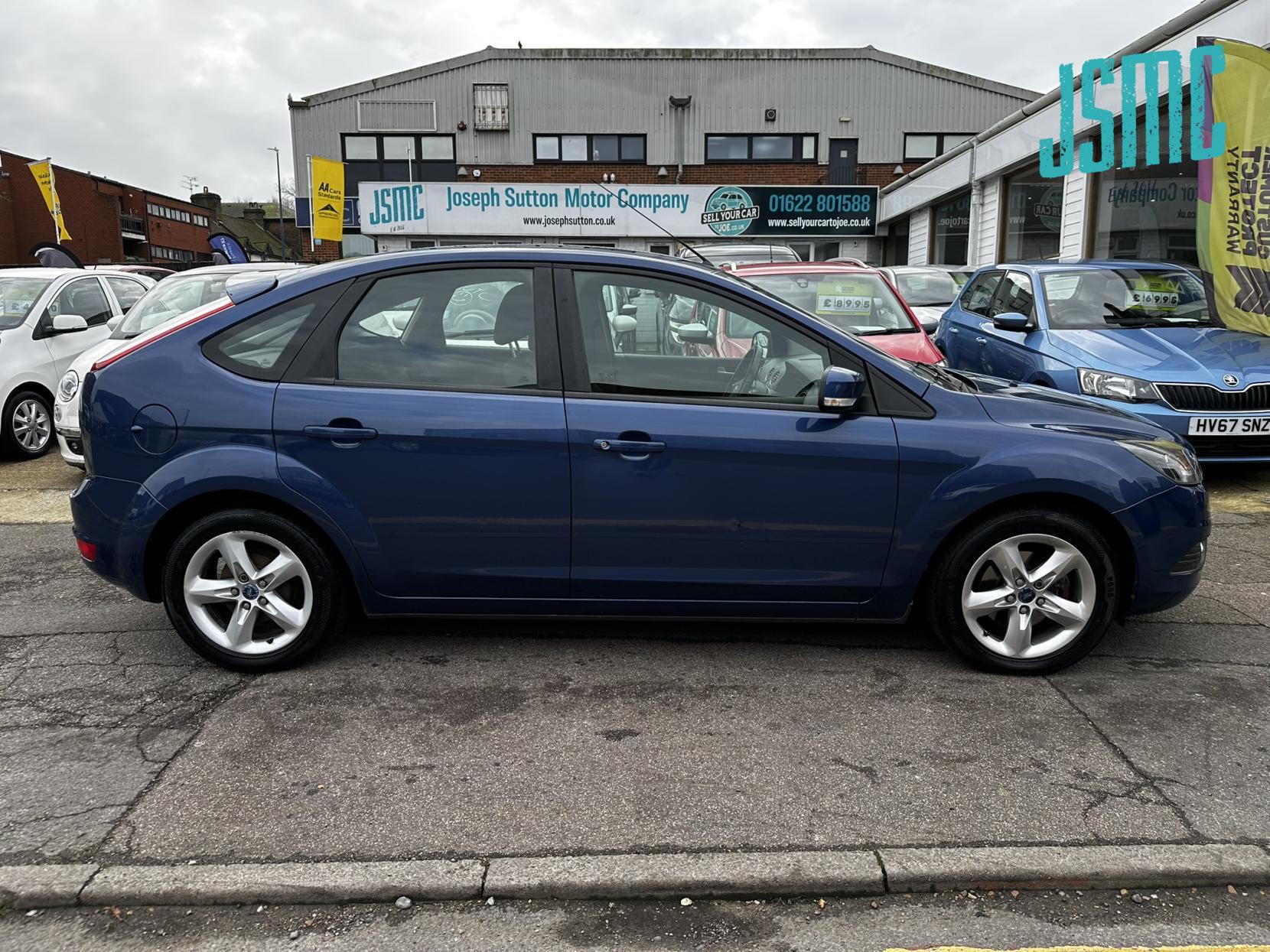 Ford Focus 1.6 Zetec Hatchback 5dr Petrol Manual (159 g/km, 99 bhp)