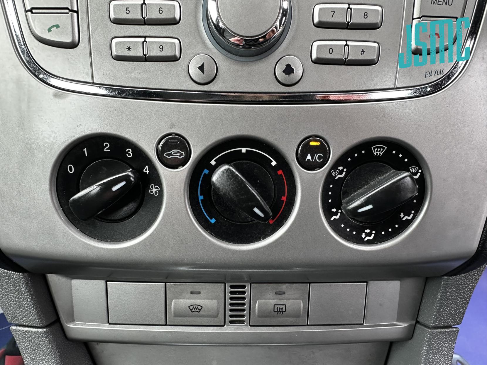 Ford Focus 1.6 Zetec Hatchback 5dr Petrol Manual (159 g/km, 99 bhp)