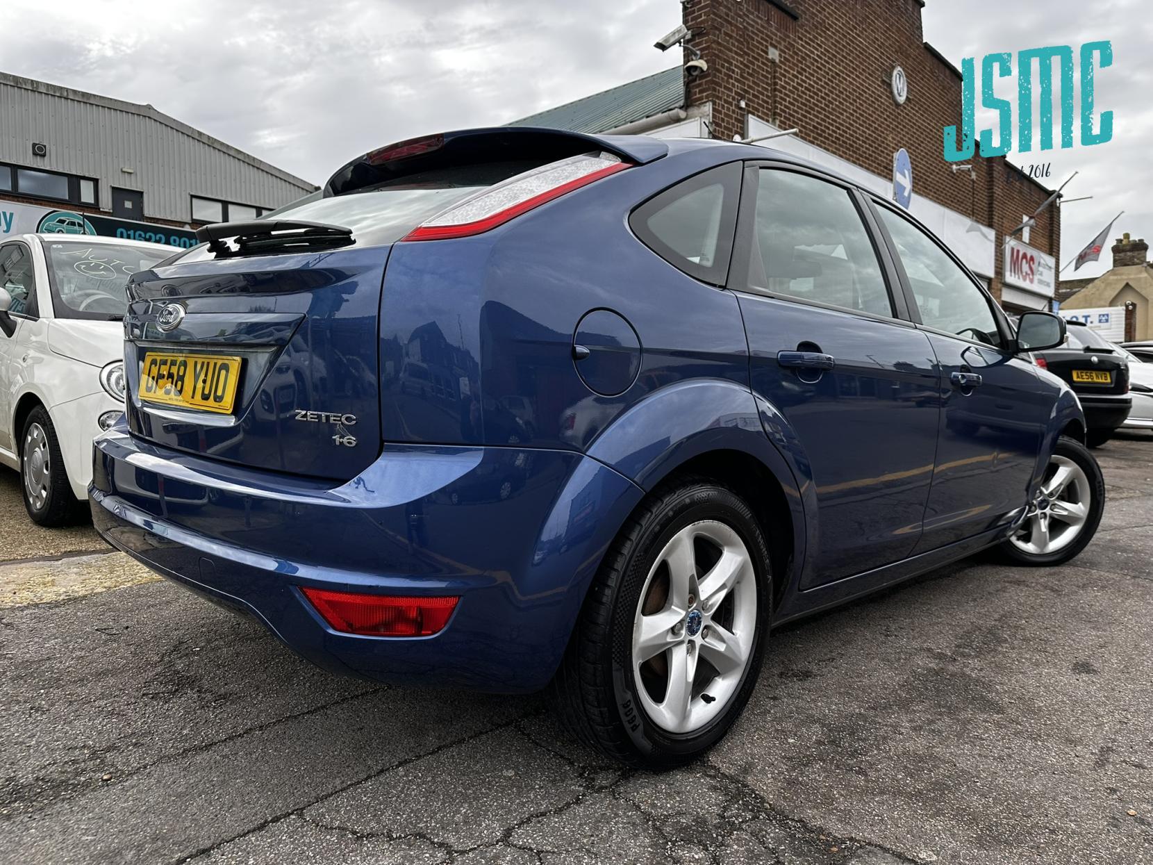 Ford Focus 1.6 Zetec Hatchback 5dr Petrol Manual (159 g/km, 99 bhp)