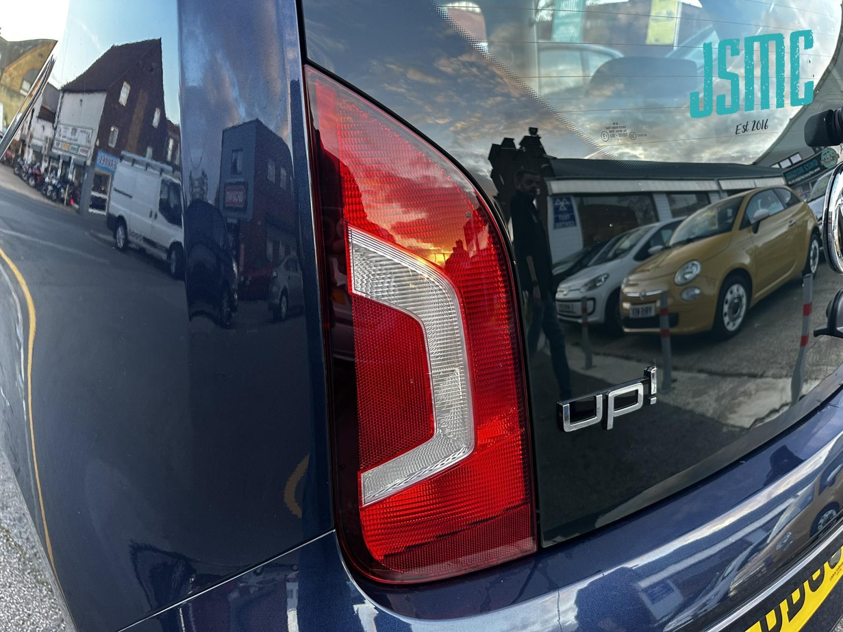 Volkswagen up! 1.0 Move up! Hatchback 3dr Petrol ASG Euro 5 (60 ps)